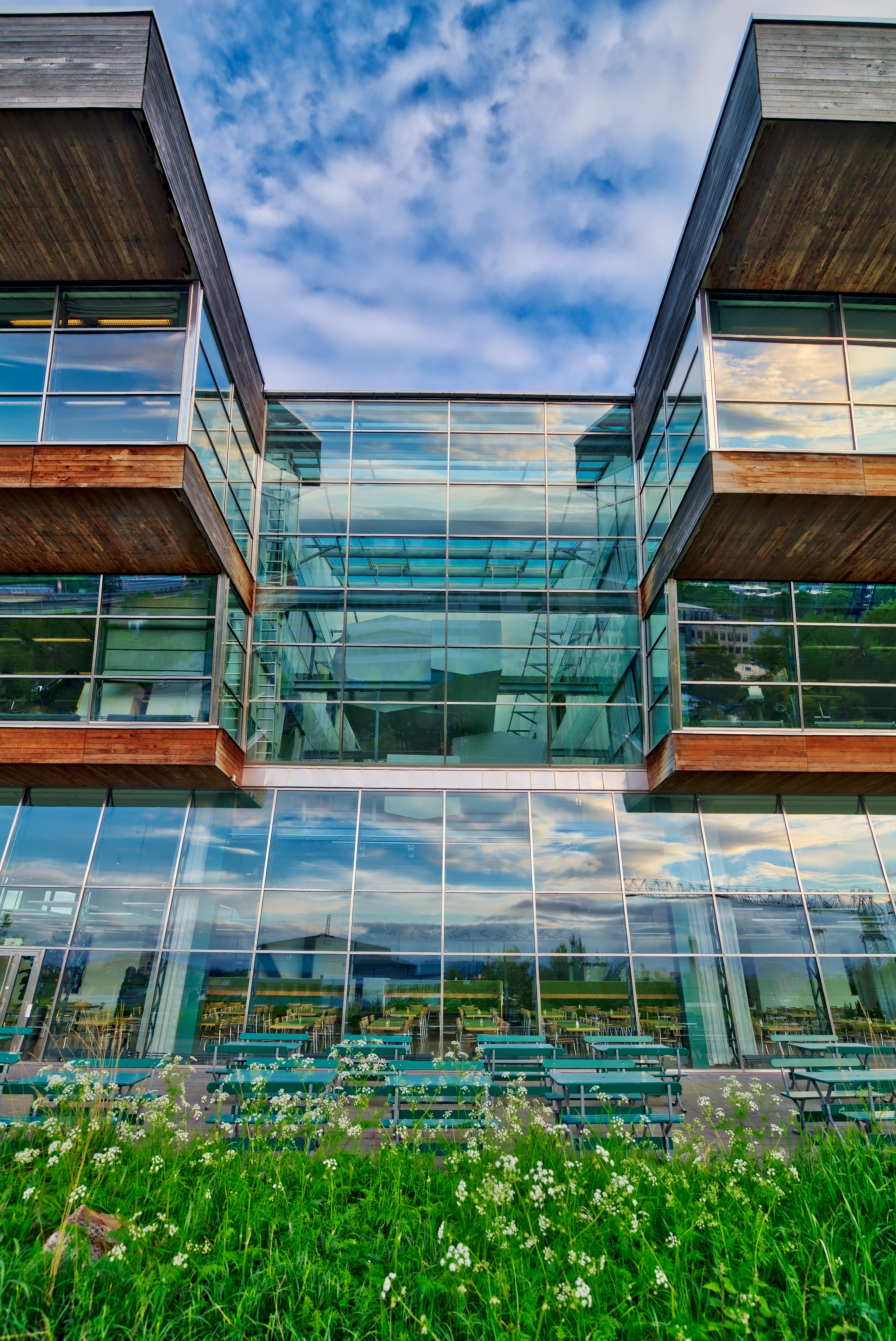 Glass facade of Postnord