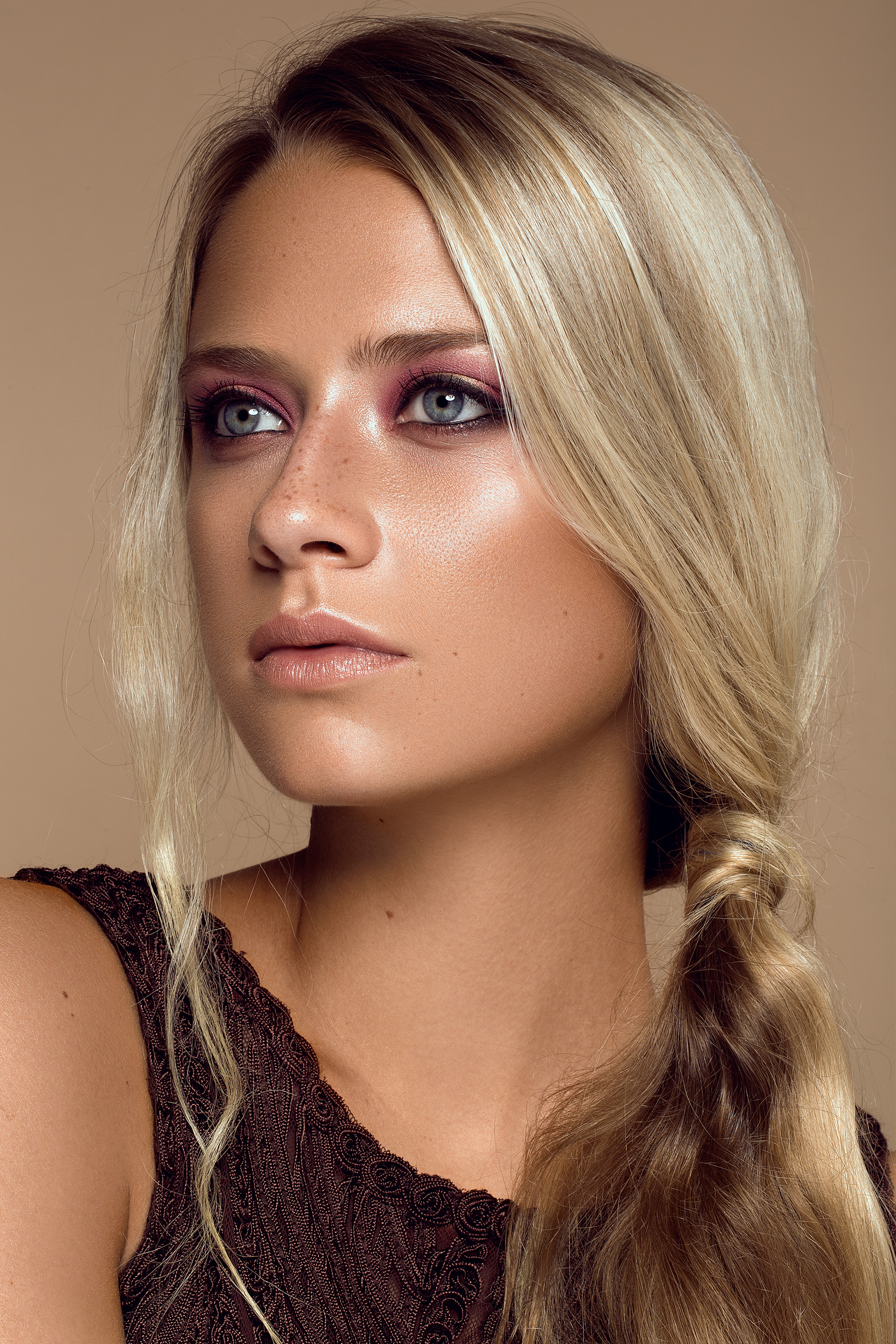 Photo and retouch: Emilie Granowska / Model: Sophie Aalbers / MUA: David Barral / Hair: