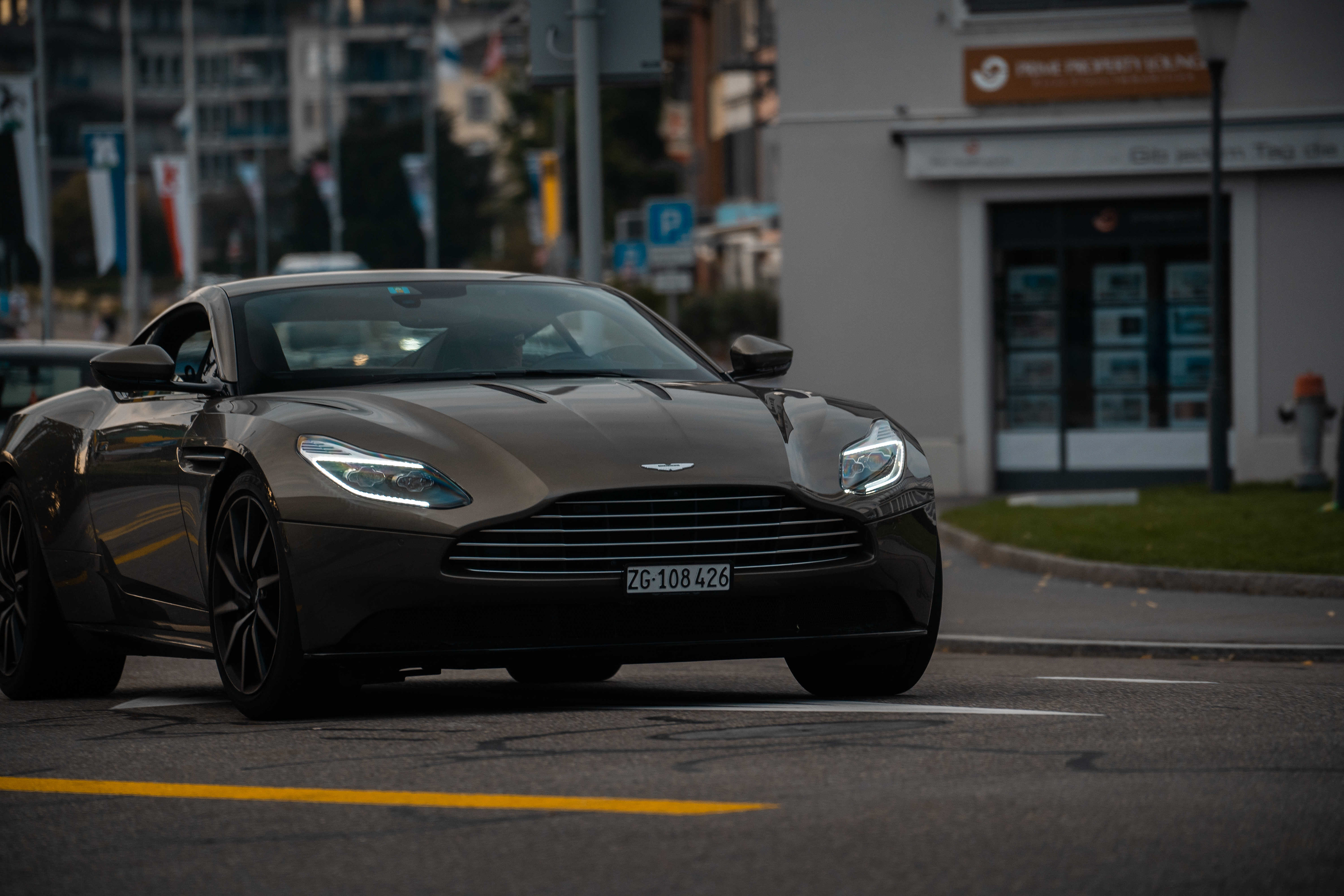 Aston Martin DB11