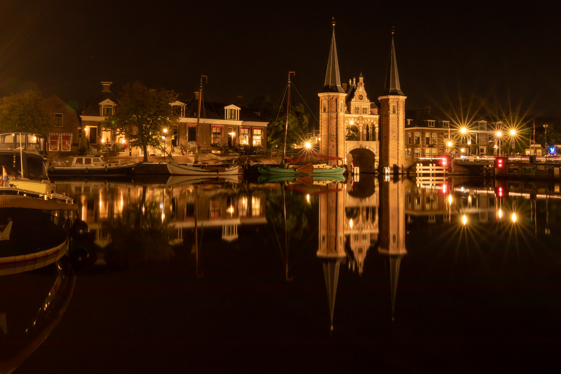 Waterpoort Sneek bij avond