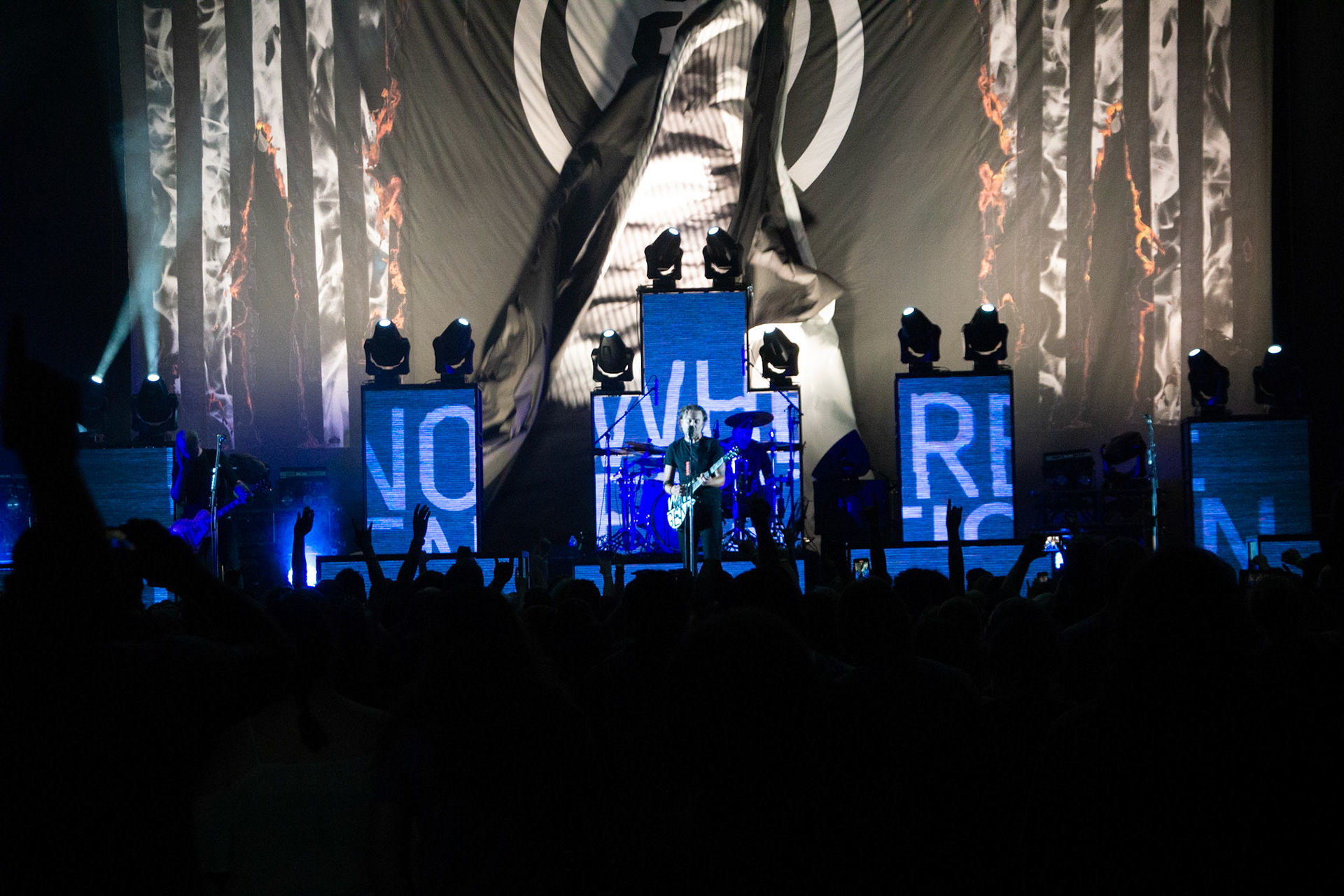 RISE AGAINST