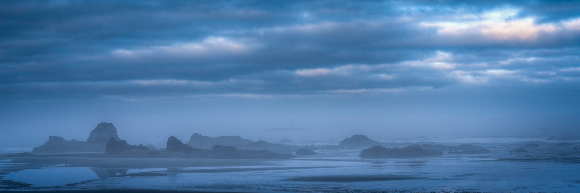 A foggy morning at Ruby Beach.  Usually, people focus on the sea stacks to the north of this location, but the layers presented in the fog can give some interesting compositions as well.Olympic National ParkWashingtonAugust 3, 2016This is an HDR image consisting of 5 exposures merged in Photomatix Pro. Additional processing in Lightroom and Photoshop.PENTAX K-1, TAMRON 28-300mm F3.5-6.3 Ultra zoom XRISO 100 53 mm  0.5 sec at ƒ / 11