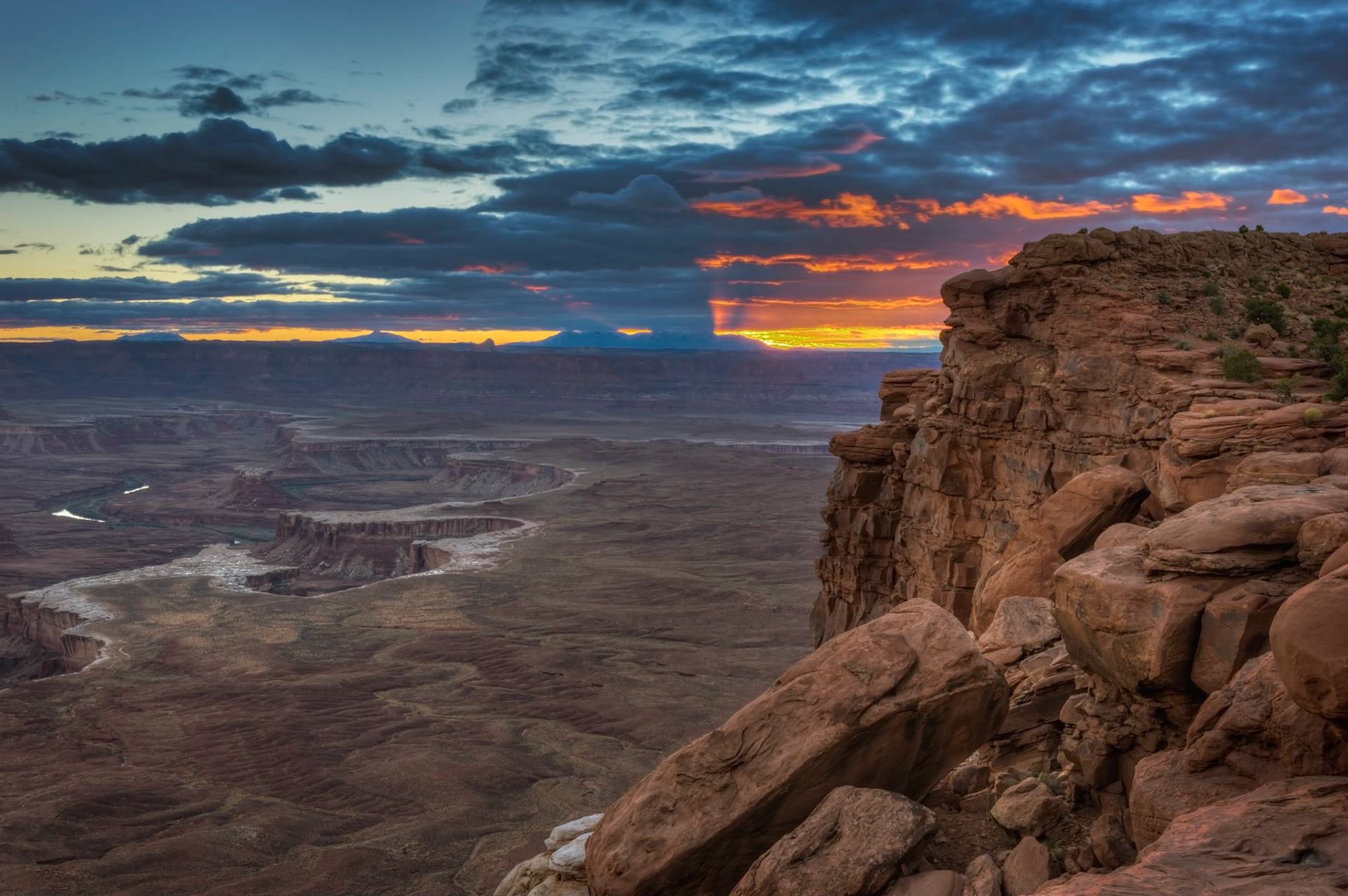 g r e e n  r i v e r  s u n s e t  7957Canyonlands National ParkUtahNovember 3, 2014PENTAX K-3, Sigma 18-250mm f/3.5-6.3 DC OS HSMISO 100 28 mm  0.4 sec at ƒ / 11
