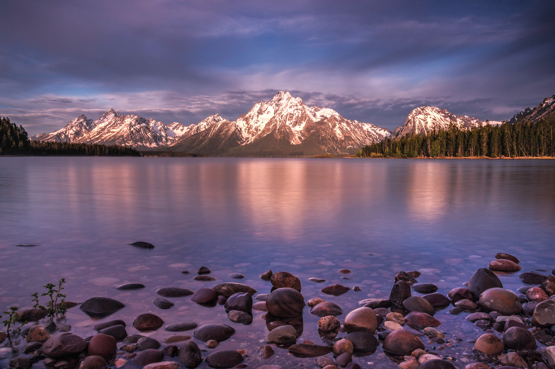 Mount Moran dominates the backdrop of Jackson Lake at Colter Bay.Grand Teton National Park20 June 2014PENTAX K-3, Sigma 18-250mm f/3.5-6.3 DC OS HSMISO 100 18 mm  1.6 sec at ƒ / 14
