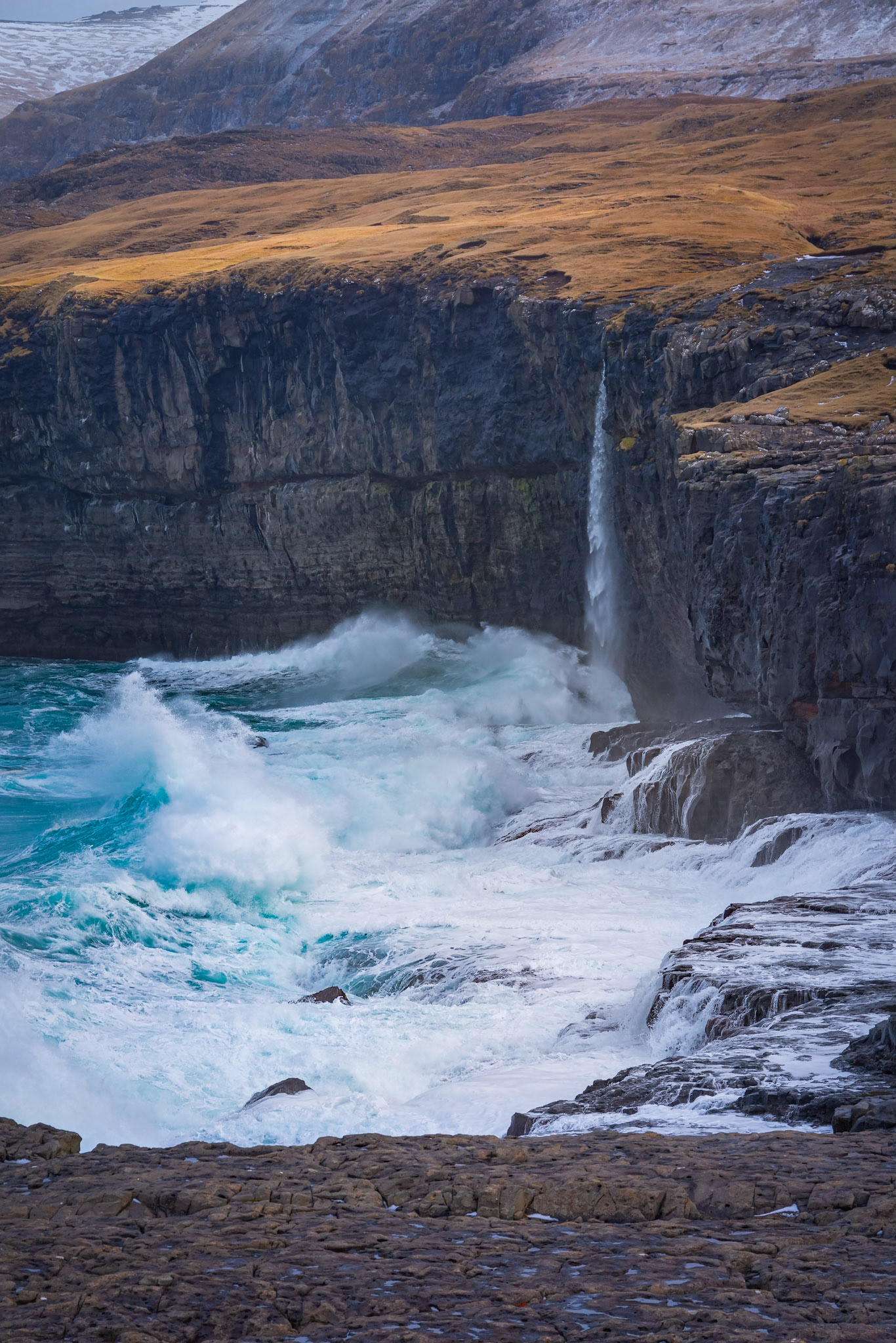 Coastline near the village of Eiði.Eysturoy, Faroe IslandsMarch 23, 2019Pentax K-1, TAMRON 28-300mm F3.5-6.3 Ultra zoom XRISO 200 100 mm  ¹⁄₂₅₀ sec at ƒ / 11