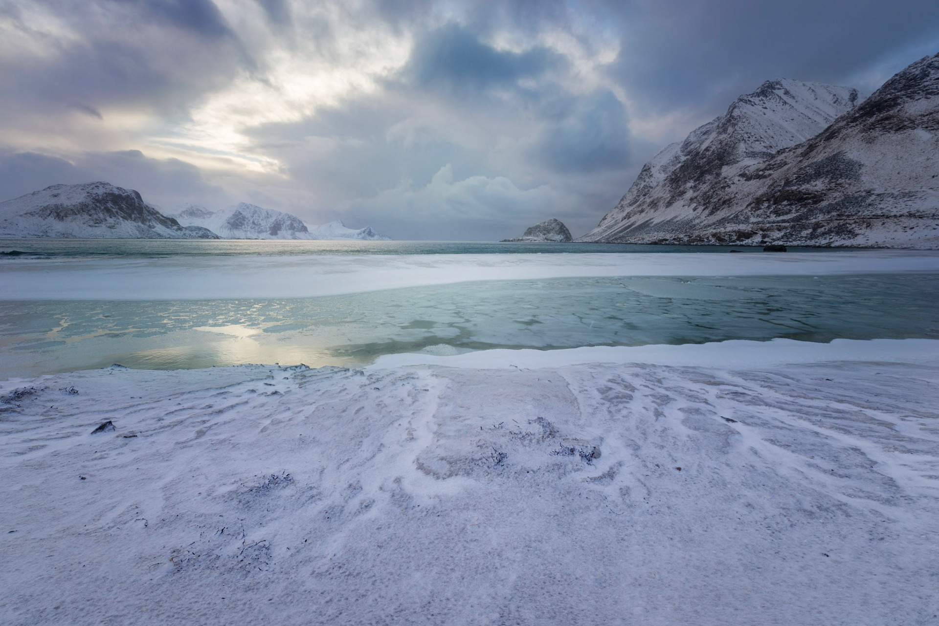 Persistent sunlight trying to break through the storm cloouds at Haukland Beach.Leknes, Nordland, NorwayMarch 19, 2018PENTAX K-1, HD PENTAX-D FA 15-30mm F2.8ED SDM WRISO 100 15 mm  ¹⁄₈₀ sec at ƒ / 16