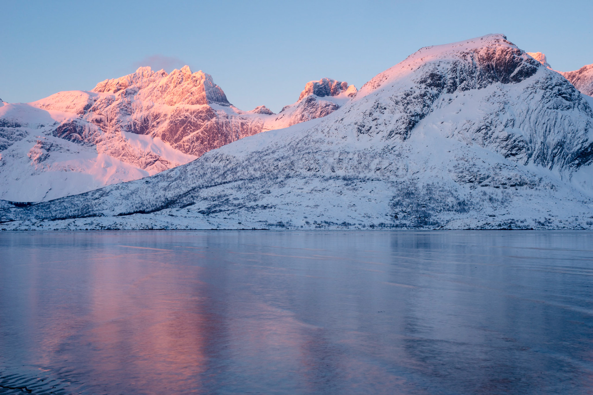 FIrst light on the mountains of Flakstadøya.Flakstad, Nordland, NorwayMarch 22, 2018PENTAX K-1, HD PENTAX-D FA 24-70mm F2.8ED SDM WRISO 100 48 mm  0.3 sec at ƒ / 16