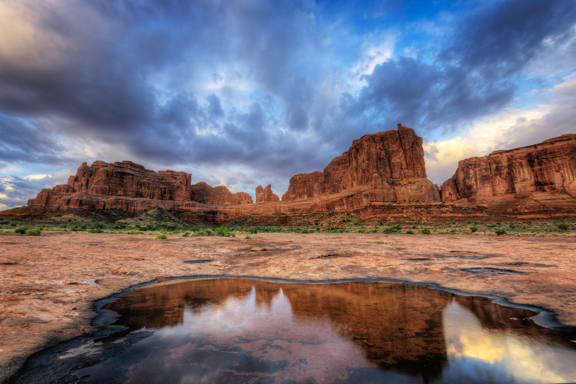 Sunrise near the Courthouse Towers.Arches National Park19 May 2015This is an HDR image consisting of 5 exposures merged in Photomatix Pro. Additional processing in Lightroom and Photoshop.PENTAX K-3, Sigma 10-20mm f/4-5.6 EX DCISO 100 10 mm  ⅛ sec at ƒ / 11