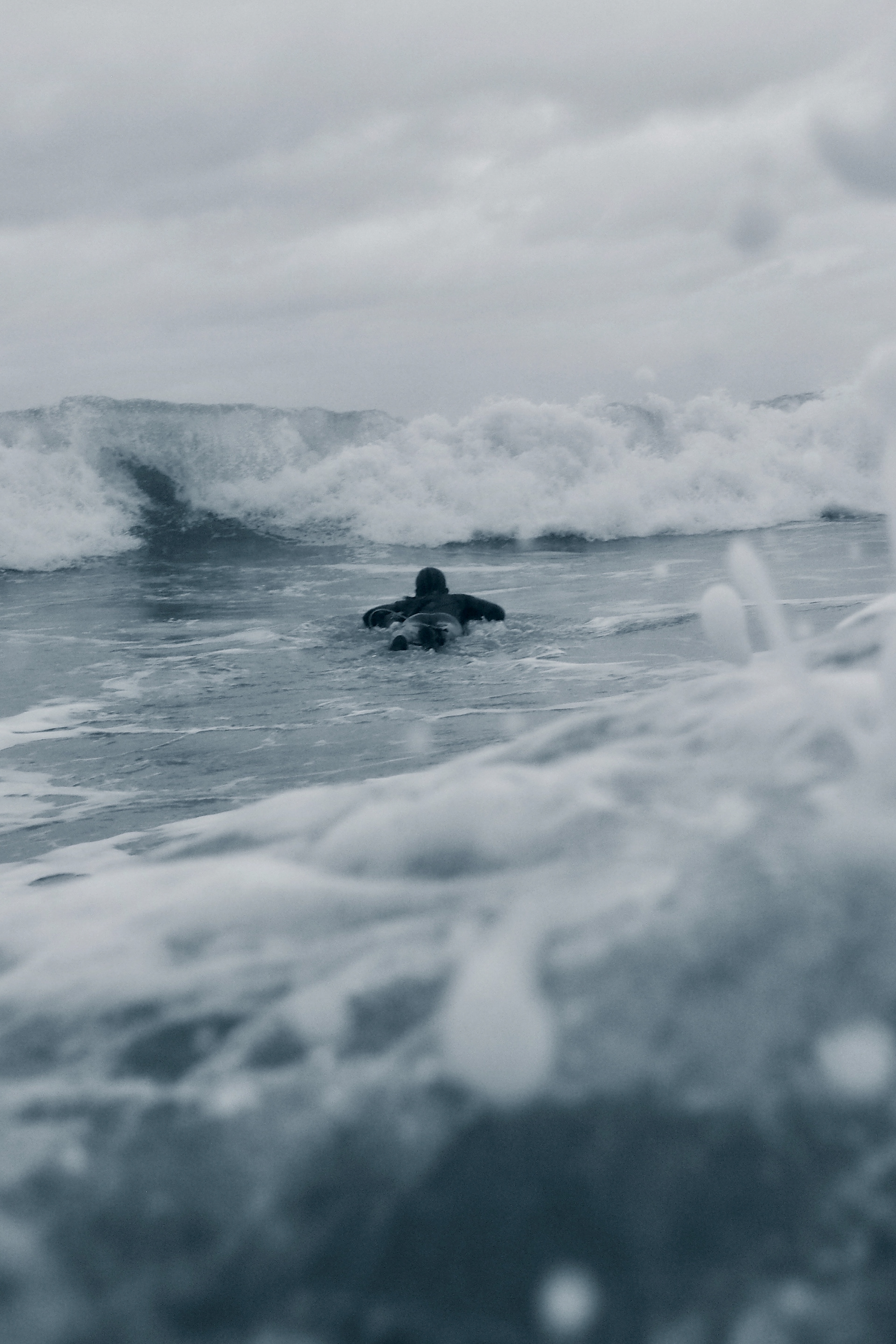 Sabine M. Probst - photograph surfer between waves