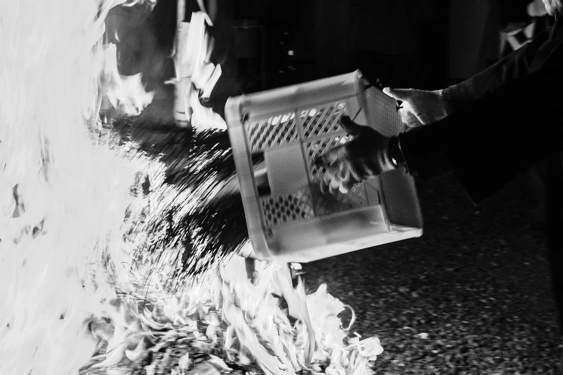 January 1st 2019, somewhere in Tokyo just after midnight. People gather in front of the local temple, to pray for the prosperity in the coming year. The flame of the bonfire old spells - it is time to buy new. Saint arrows and fortunes sell quickly at the ltemple shop. People impatiently open the paper and read, what is  supposed to become of them. Bad fortunes are left in the temple - maybe the odds will have mercy and turn disasters away? Sweet, hot amazake is a perfect drink for the cold night. It is very quiet - only silent voices of people talking and the sounds of koto, a traditional Japanese instruments are not enough to destroy the silence of the night.