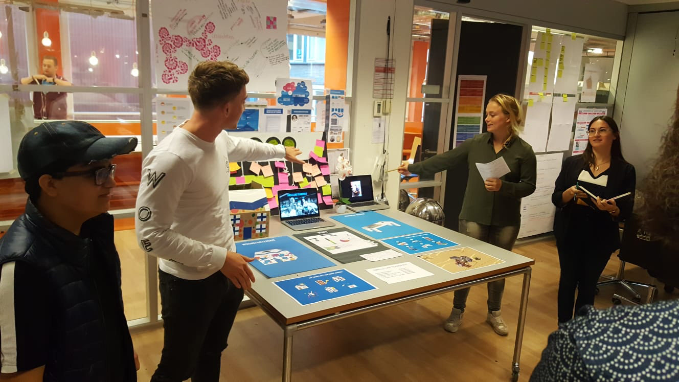 1e presentatie aan de opdrachtgever