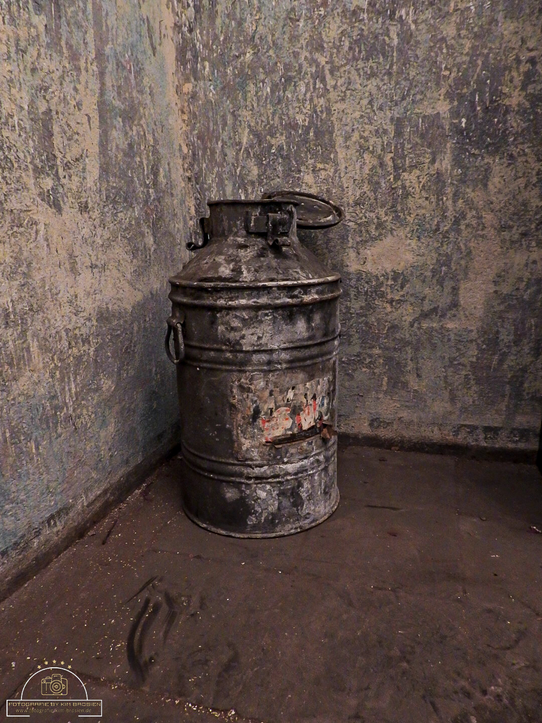 Milchkanne im Bunker