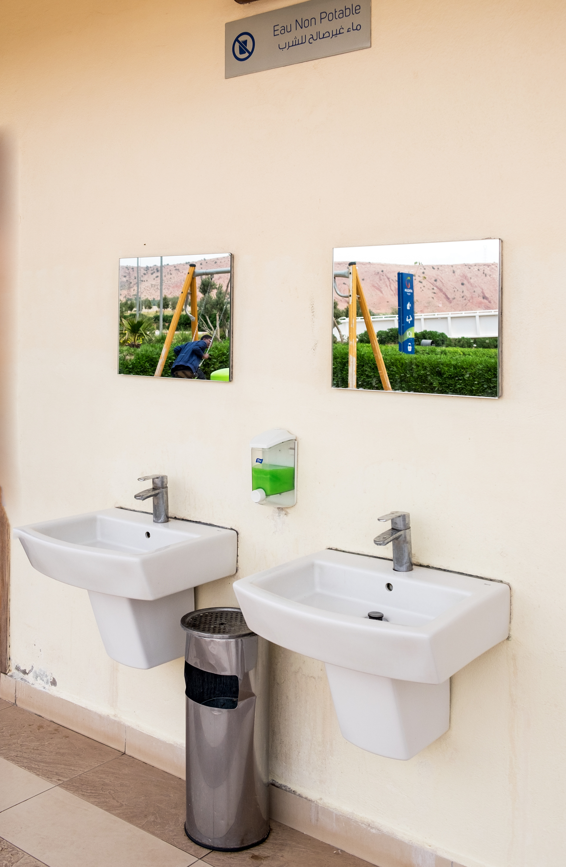 Waschbecken draußen, Rasttätte Marrokko