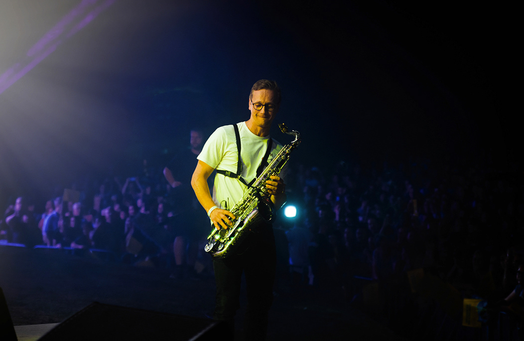 saxofonist auf bühne