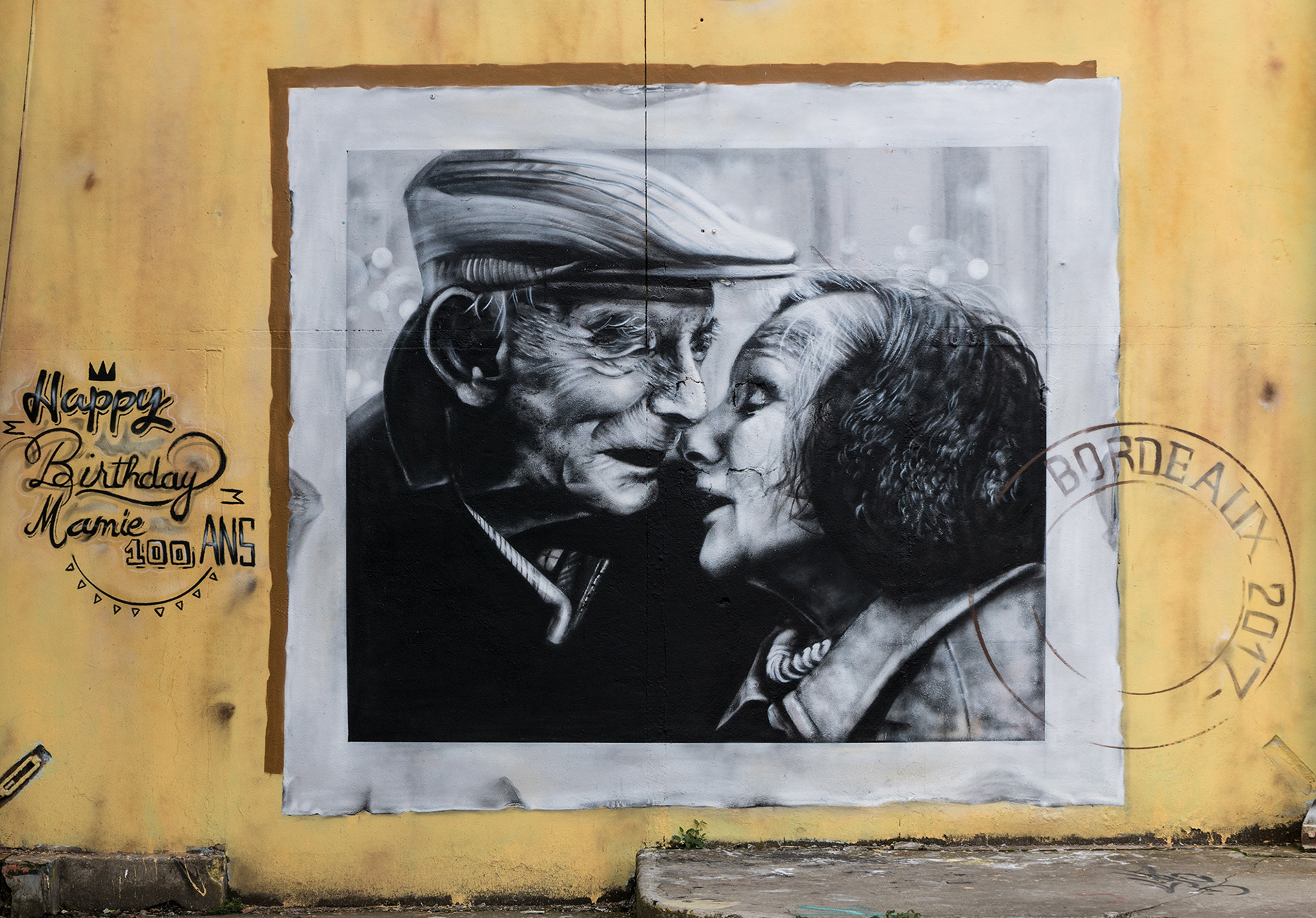 Imagen de un graffiti en Burdeos ilustrando un artículos sobe las formas en composición fotográfica
