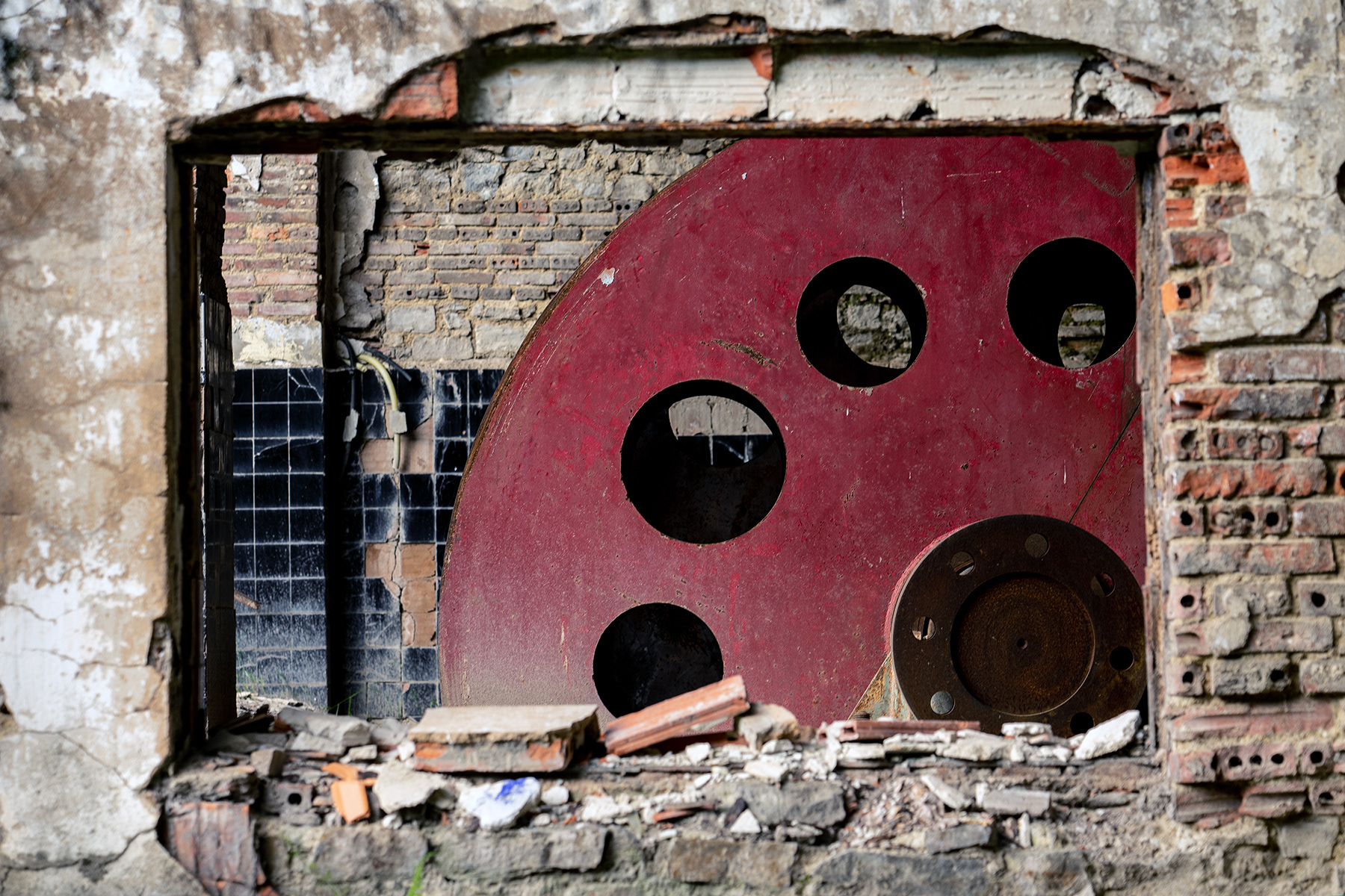 Instalaciones abandonadas en una imagen que ilustra un artículo sobre las formas en composición fotográfica