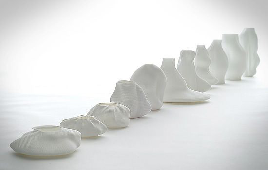 VASES #44 (Studio in-flexions, 2008) Comment rendre la technologie sensible? L’impression 3D permet de donner forme au son, de rendre préhensible et tangible la subjectivité sonore. Les designers interrogent le rapport au savoir-faire et à l’intelligence humaine.