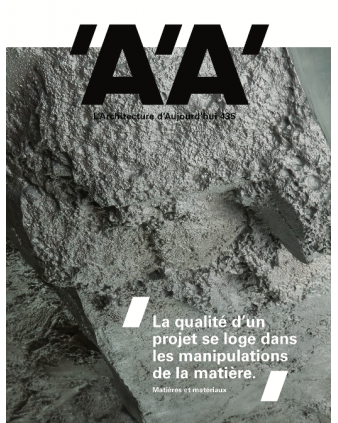 MATIÈRES ET MATÉRIAUX (‘A’A’ 435, mars 2020) Nous cherchons aujourd’hui à limiter notre empreinte sur notre environnement. Le terme “matière” viendrait remplacer celui de “matériau” car plus brut et donc à l’état “naturel” sans intervention humaine. Le mycélium, les algues, le liège, le bois sont autant de matières avec lesquelles doivent s’allier les designers de demain pour construire un monde plus responsable.