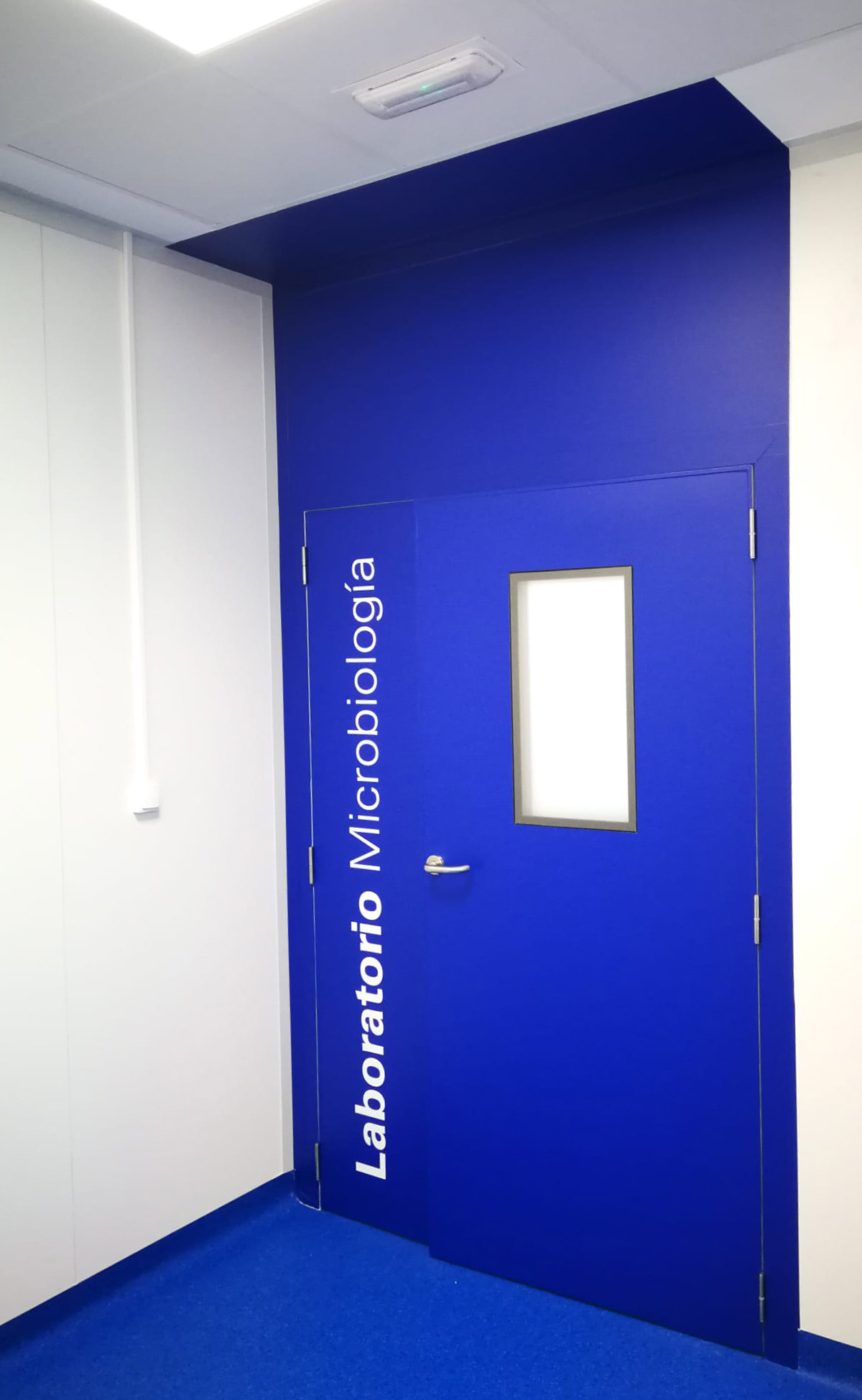 Producción y colocación de vinilos para proyecto de HIB en laboratorios Nestlé (Cantabria)