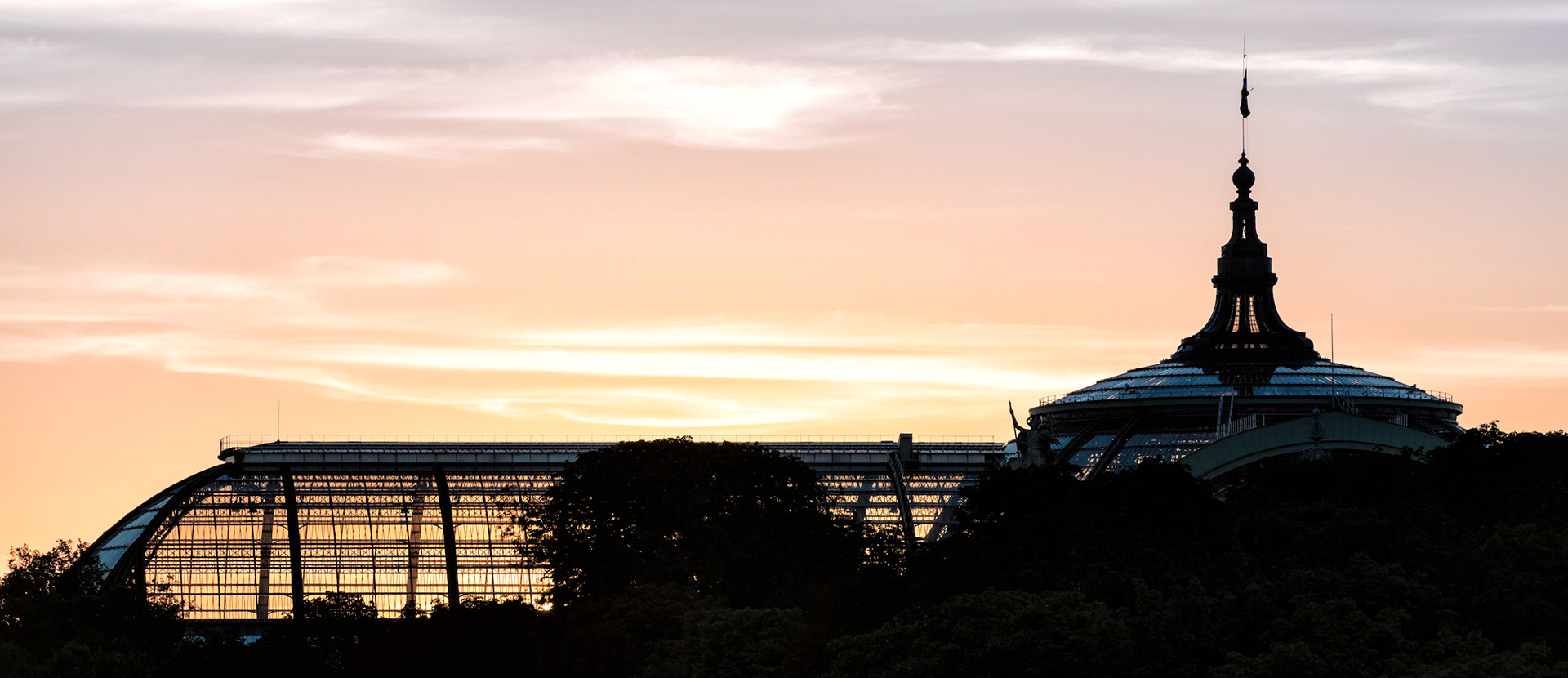 Paris : le Grand Palais au crépuscule