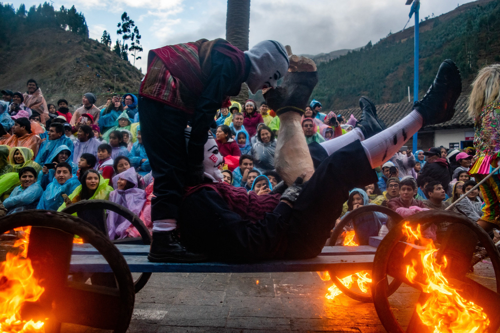 Qapaq Qollas en carro de Guerrilla