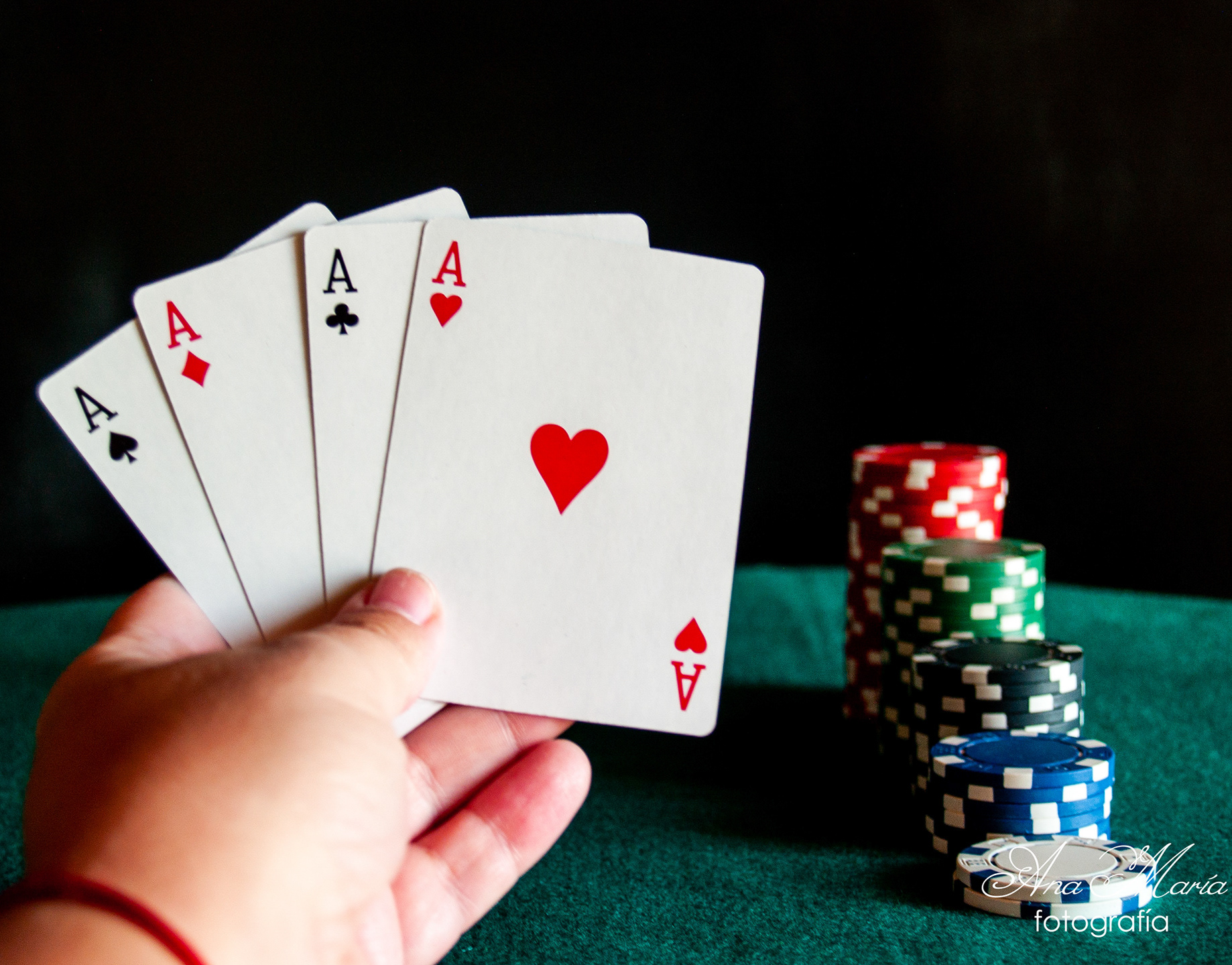 4 Туза в покере и фишки