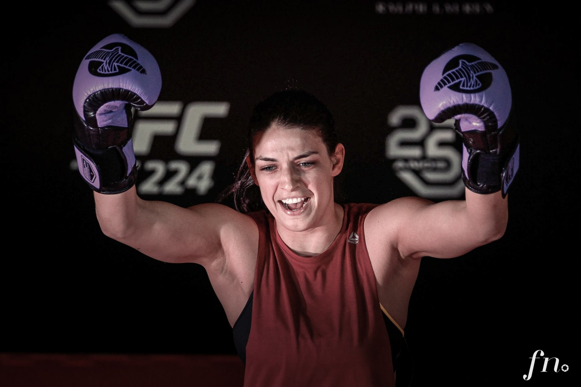 RIO DE JANEIRO, RJ, 09.05.2018: UFC - Treino aberto do UFC 224, na Praça de eventos do Barra Shopping, localizado na Barra da Tijuca, no Rio de Janeiro (RJ), nesta quarta (9). (Foto: Fred Nogueira)