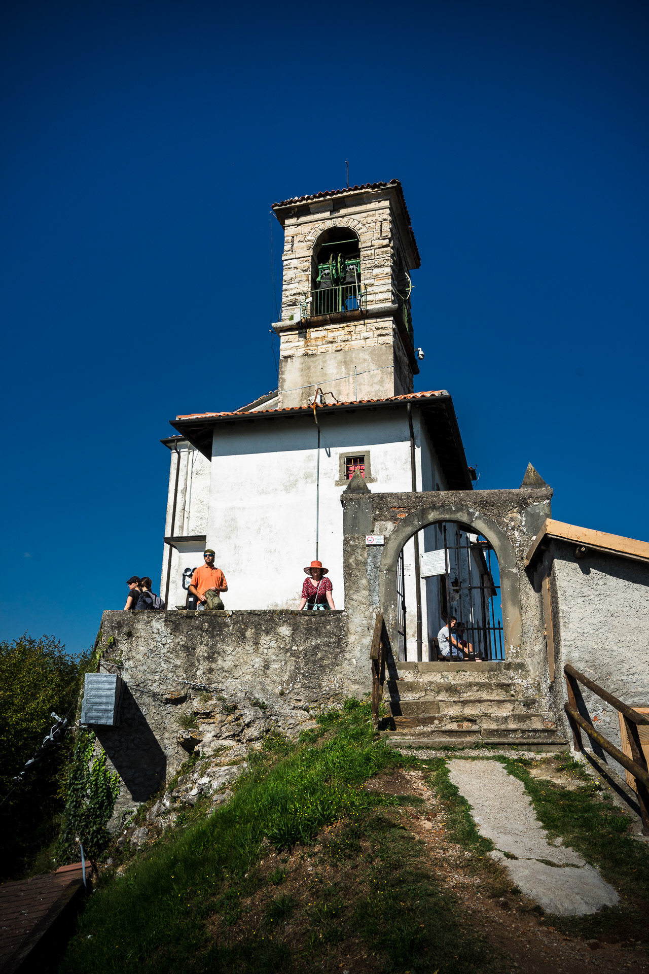 The best time to visit the small church is spring and autumn outside the travel season.