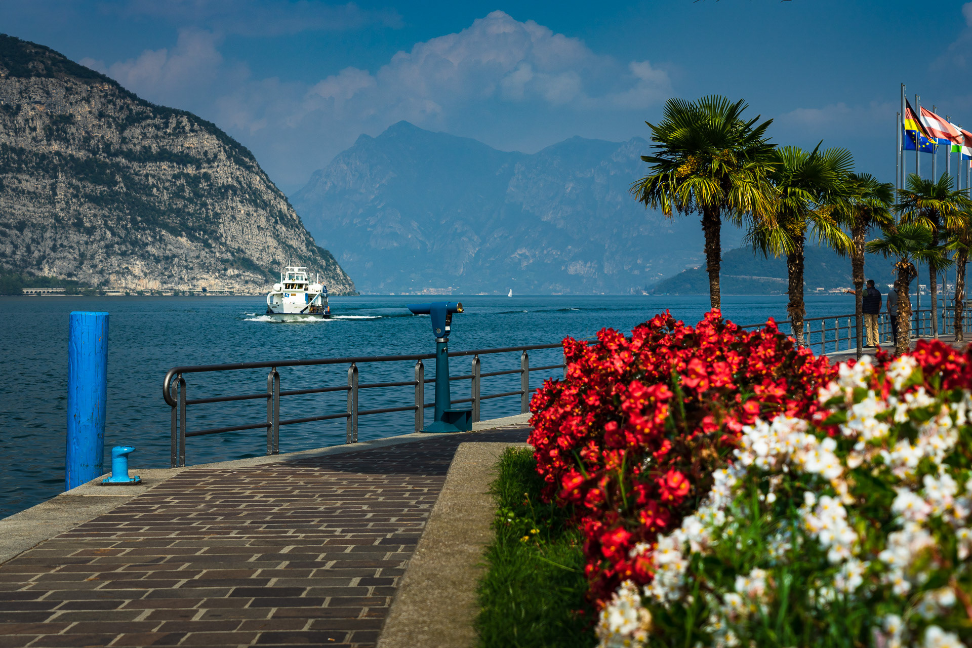 Iseo is also an important mooring for the lake's ships, which connect all the larger towns around the lake and on the main island. The promenade of Sarnico has a southern flair and invites you to stroll.