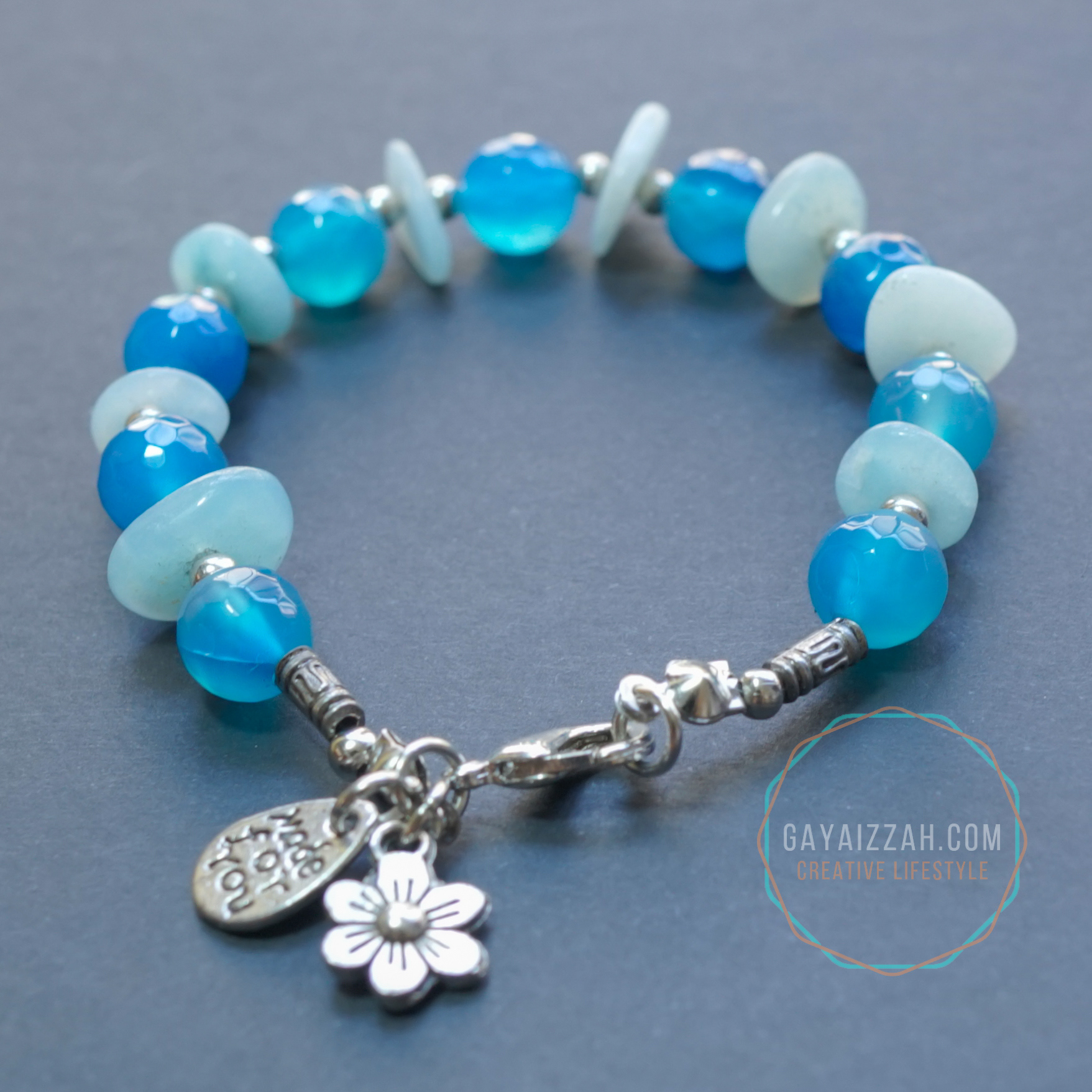Rm35. Blue agate and flourite