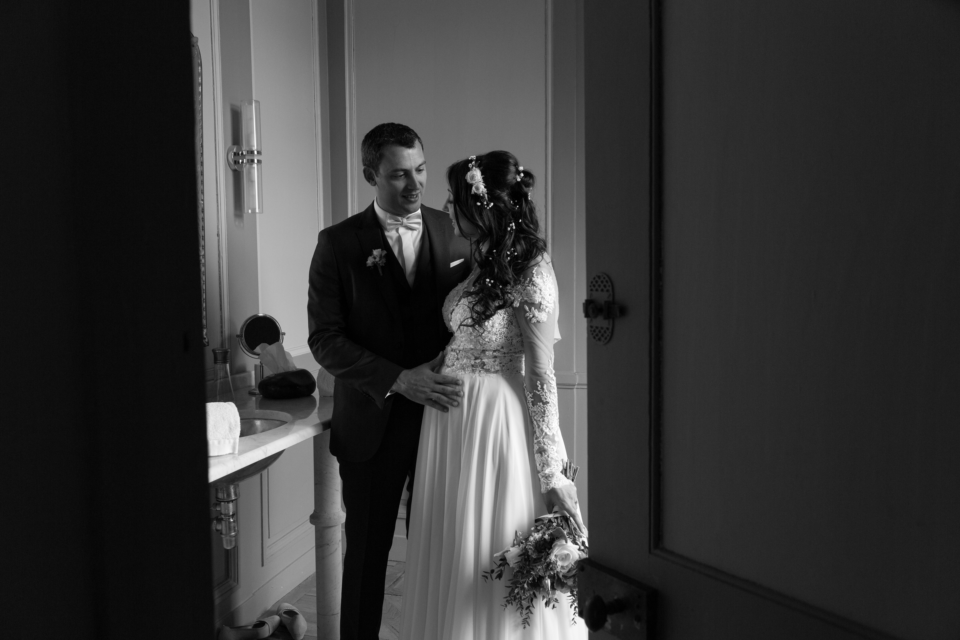shooting photo de mariage au chateau de st trys à anse par mika pollet photographe de mariage en beaujolais