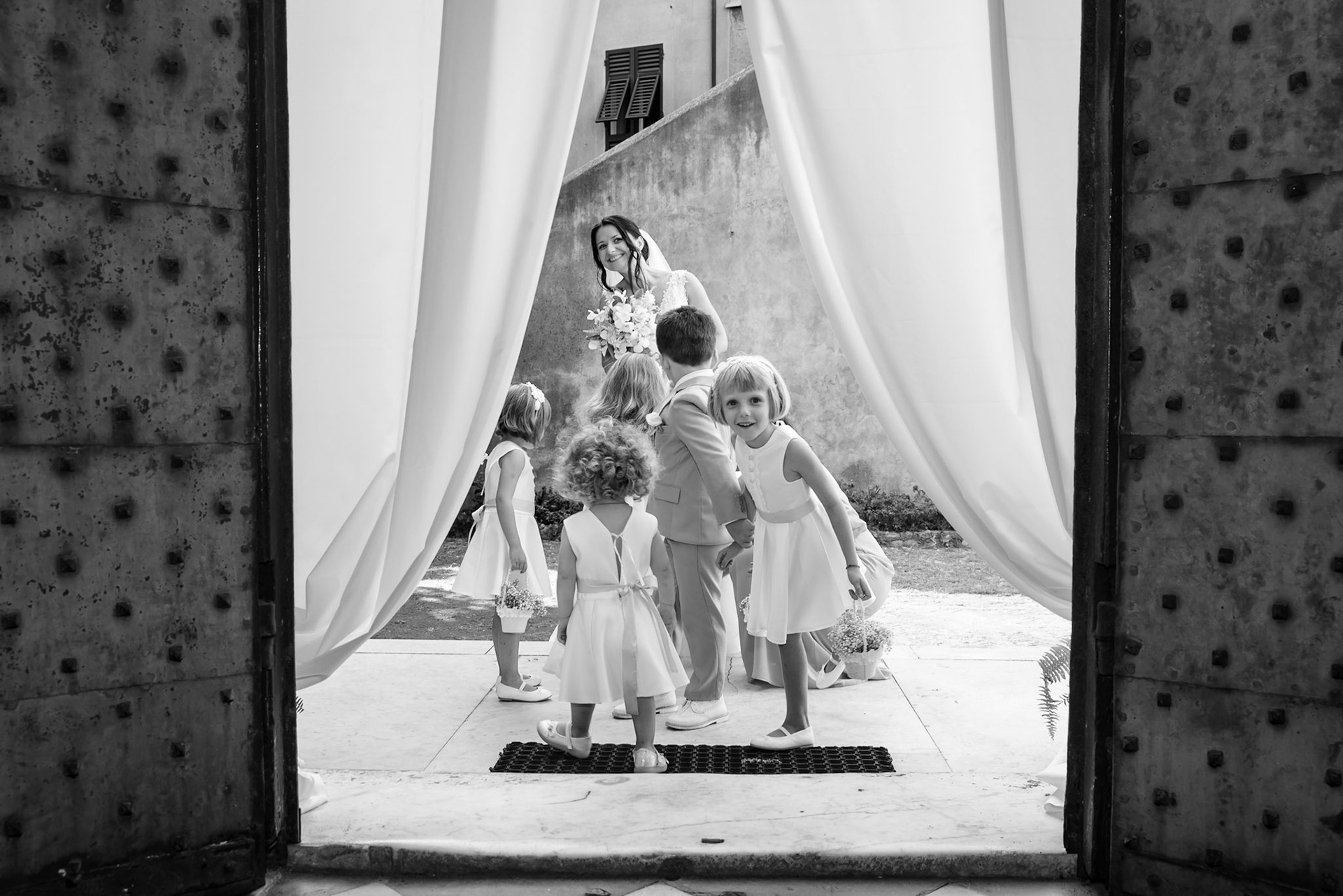 Prima di entrare in chiesa