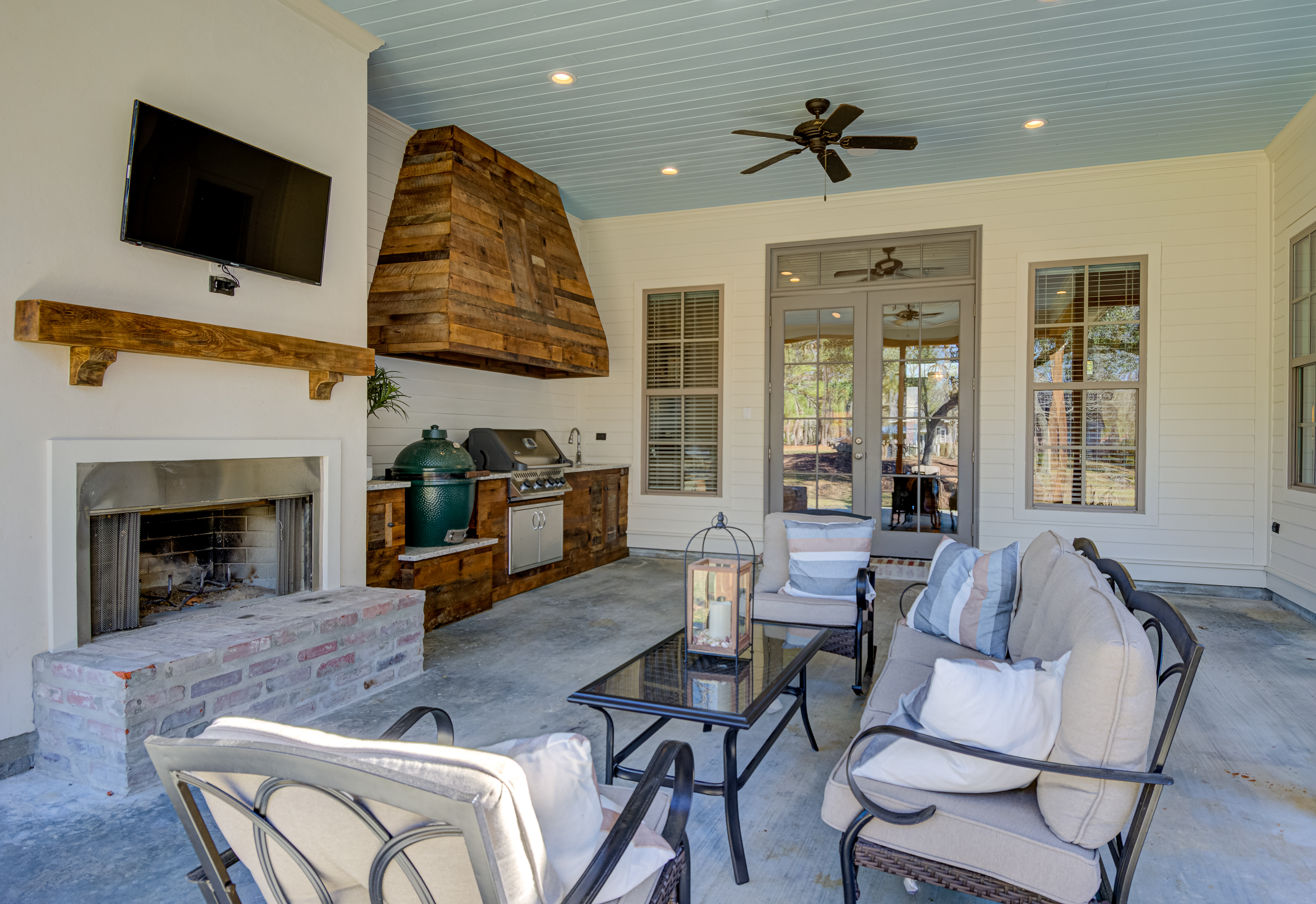 Corsair Drive Outdoor Kitchen