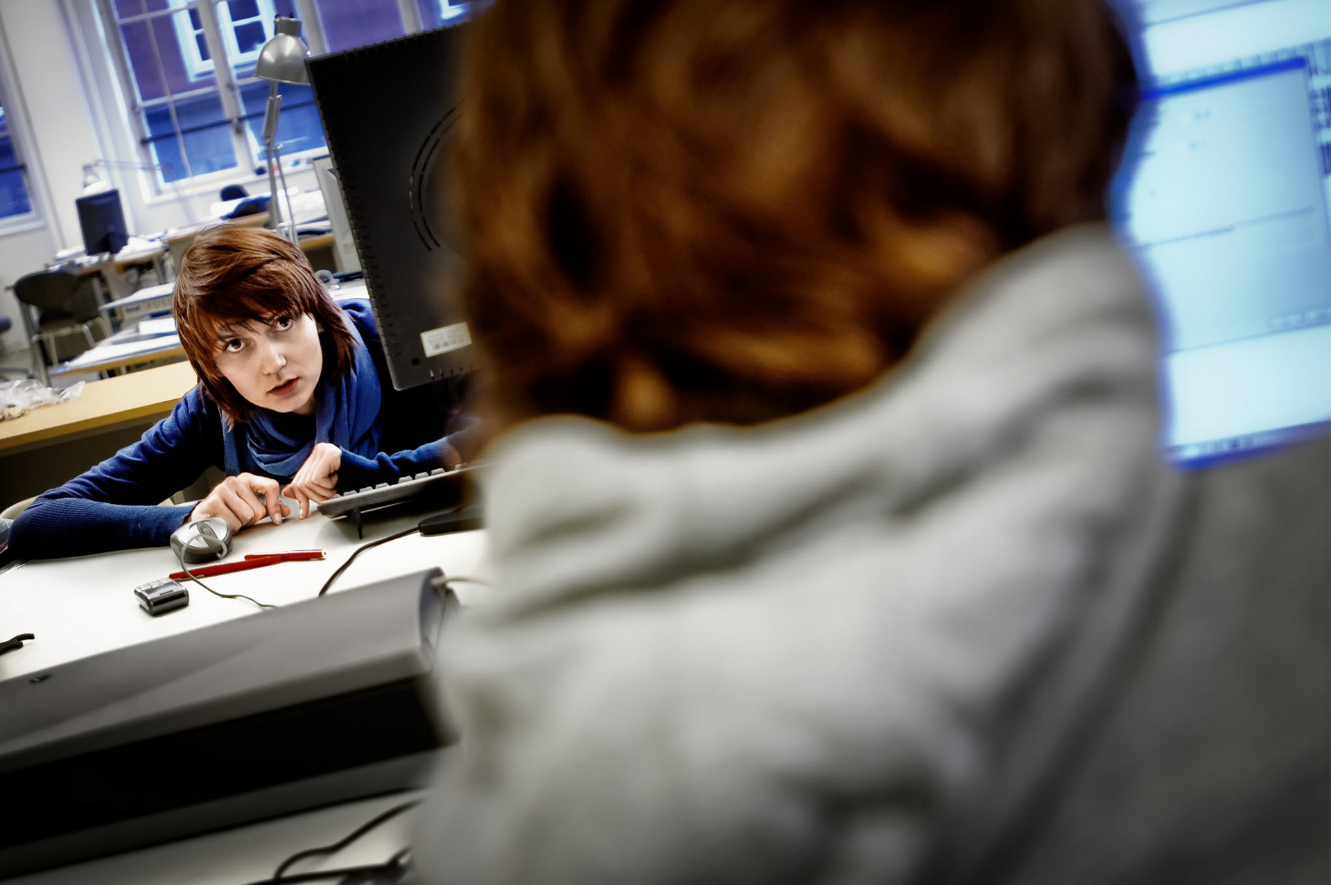 – My Swedish is still not so good, and when I try to practice and use it, for example, shopping, I am not treated well. But if I switch to English, then I get a completely different service.