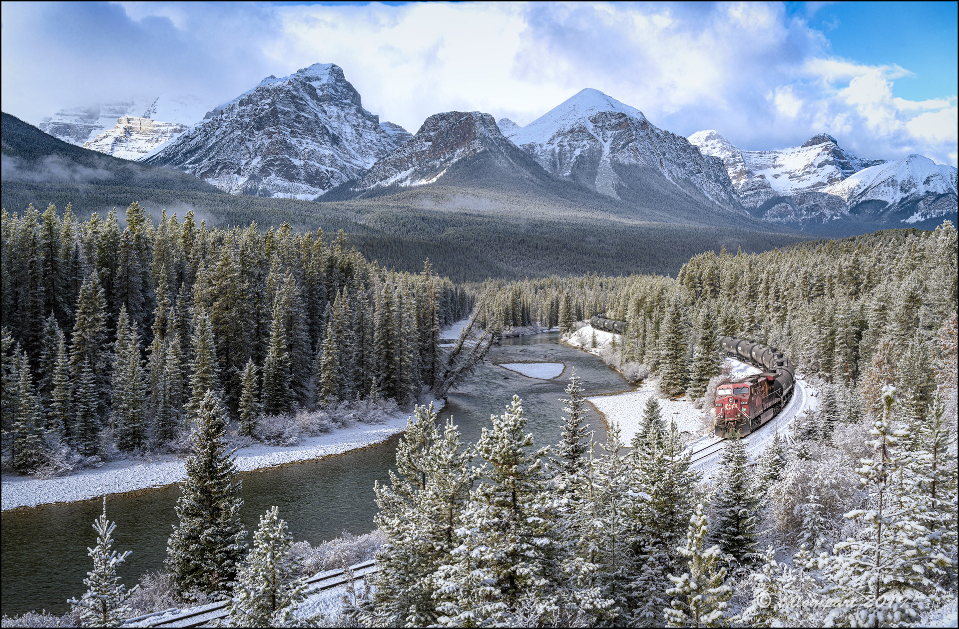 Morant's Curve (Lake Louise, Canada)