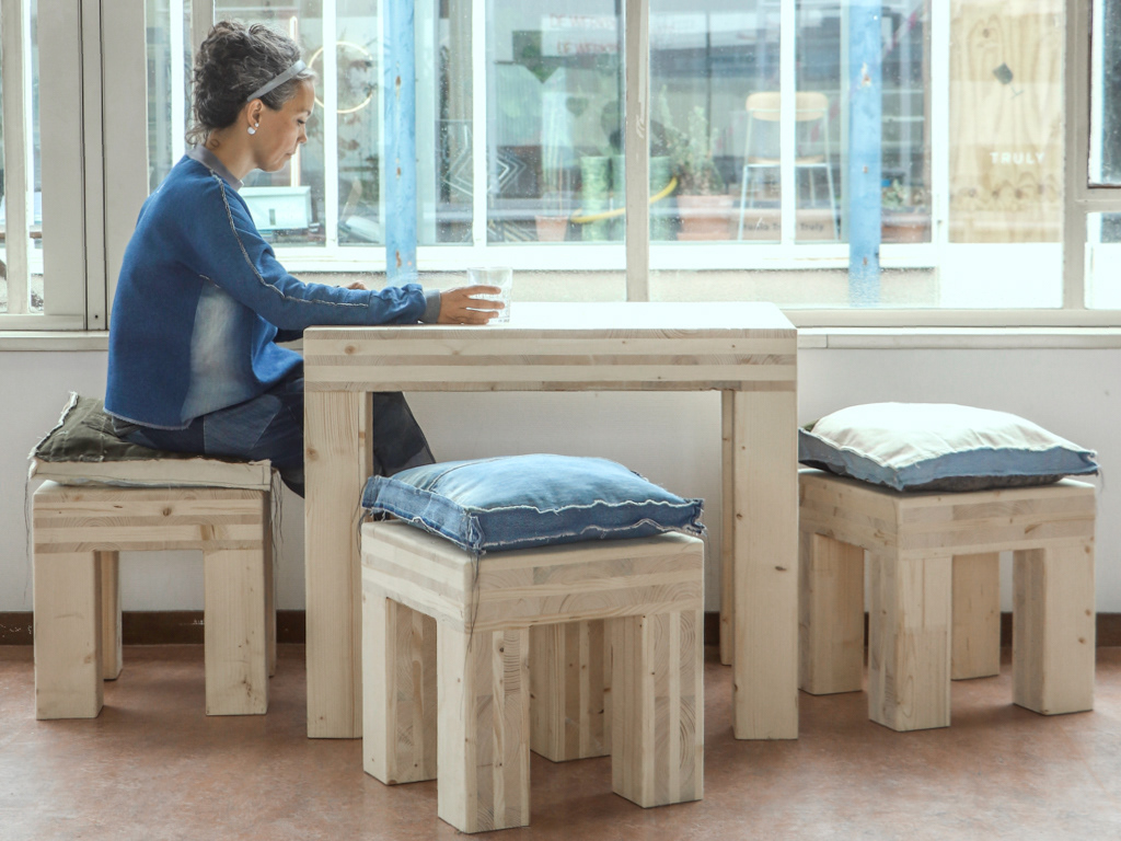 small table + 3 small stools