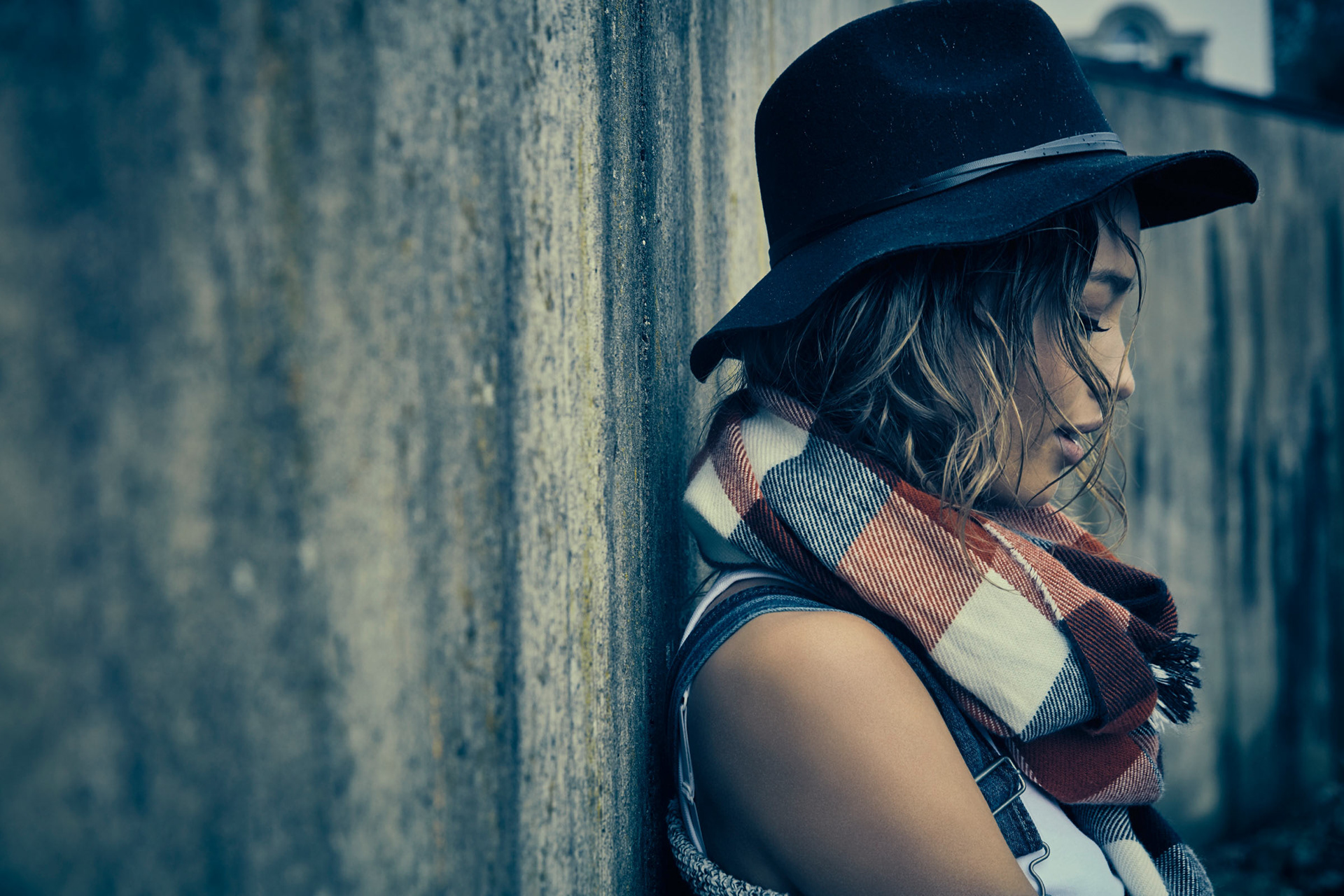 Walking on denim, lifestyle, people, photography, styling, www.berndopitz.com, © Bernd Opitz