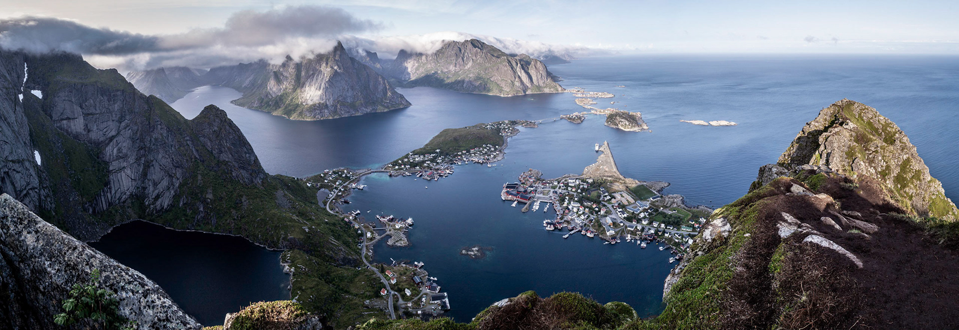 Ausblick vom Reinebringen auf Lofoten / Norwegen