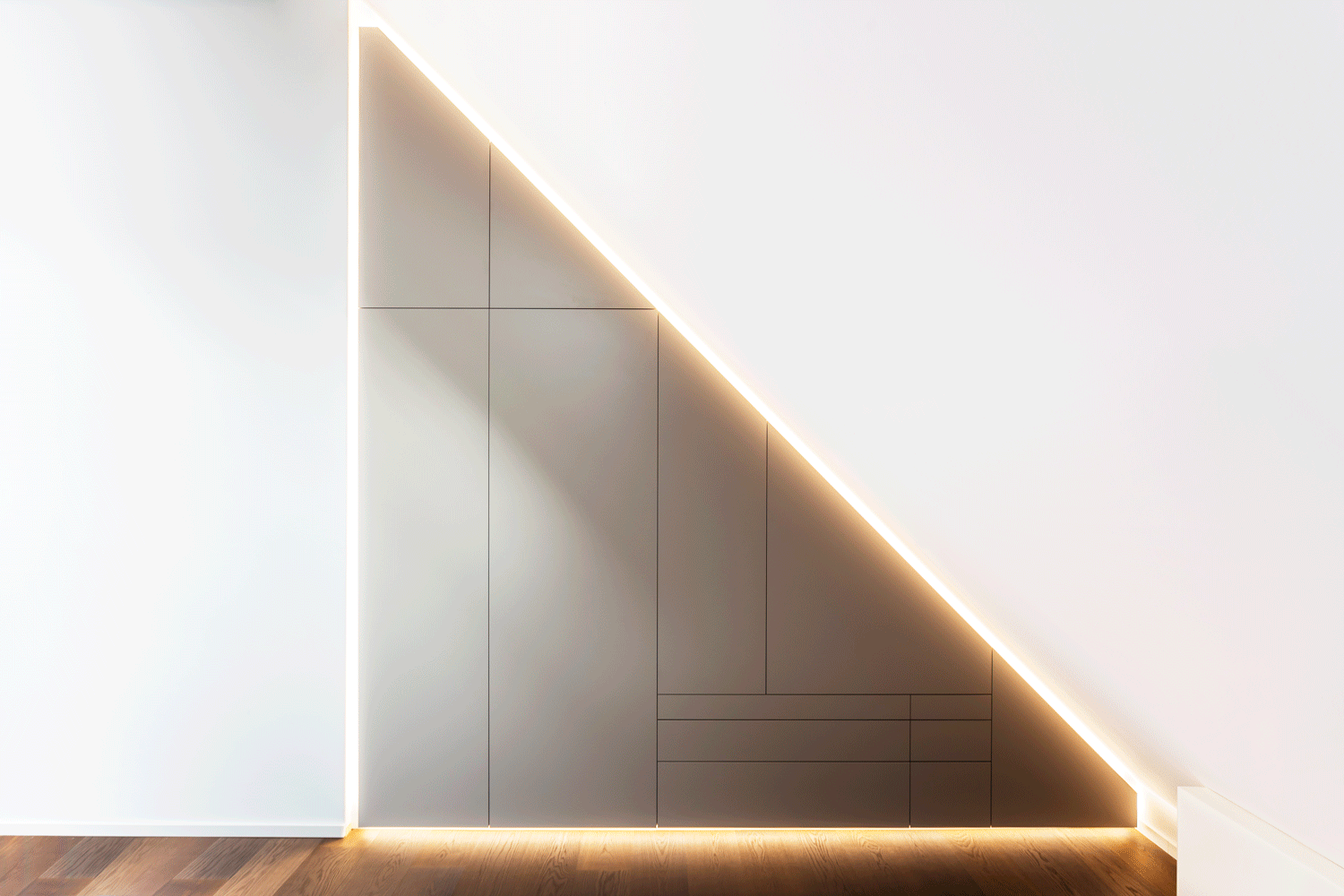 Thema: Interieurfotografie Muenchen - Animation der Fächer eines Einbauschrankes - Interieurfotograf: Jacob Kanzleiter