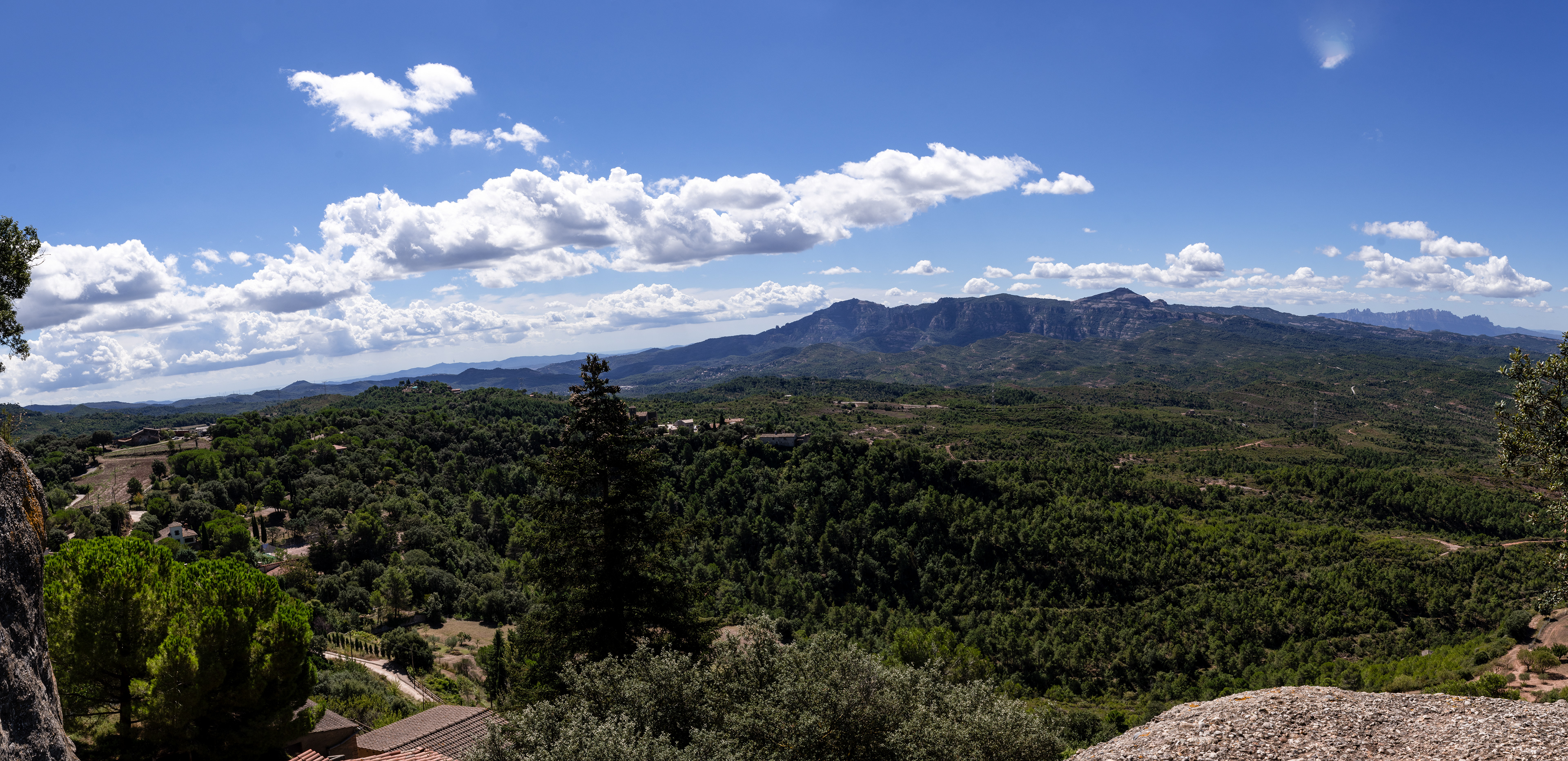 La Mola, Sant Llorenç del Munt i Montserrat vistes desde el Moianès
