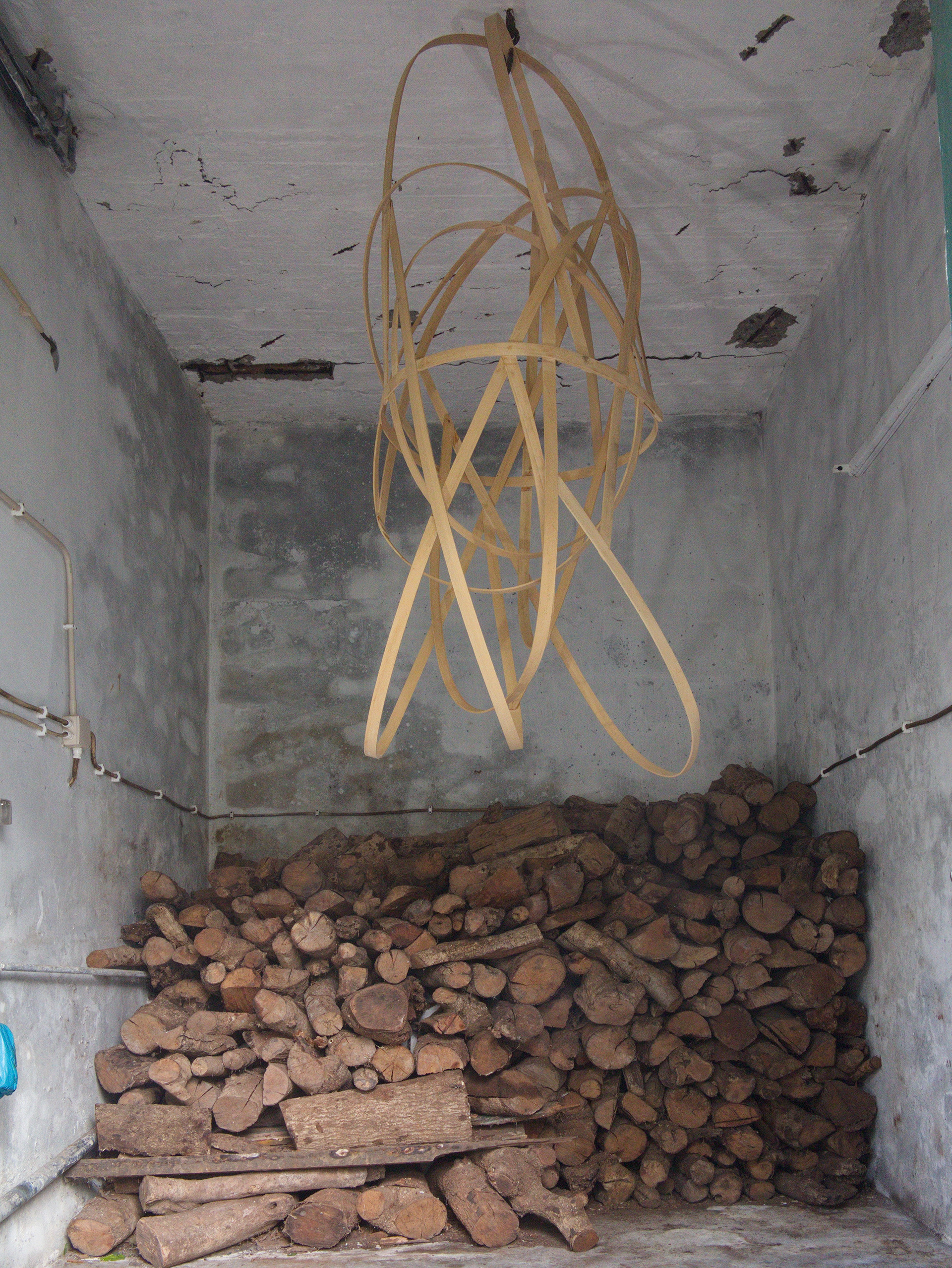 MOVIMENTO 2014 - bended wood - installation Galeria Camaroupa Horta/Faial 2020