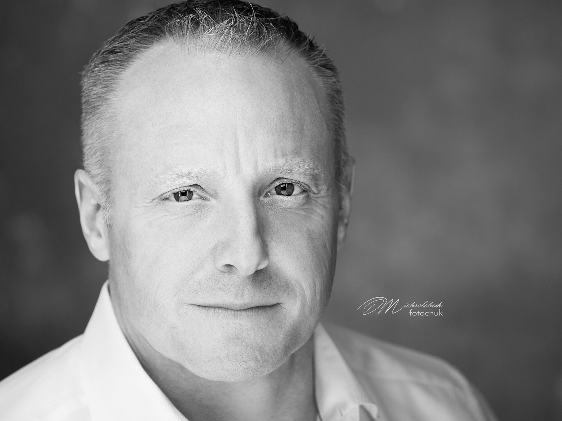 Here are a few samples of the corporate headshots session shot in summer 2018.