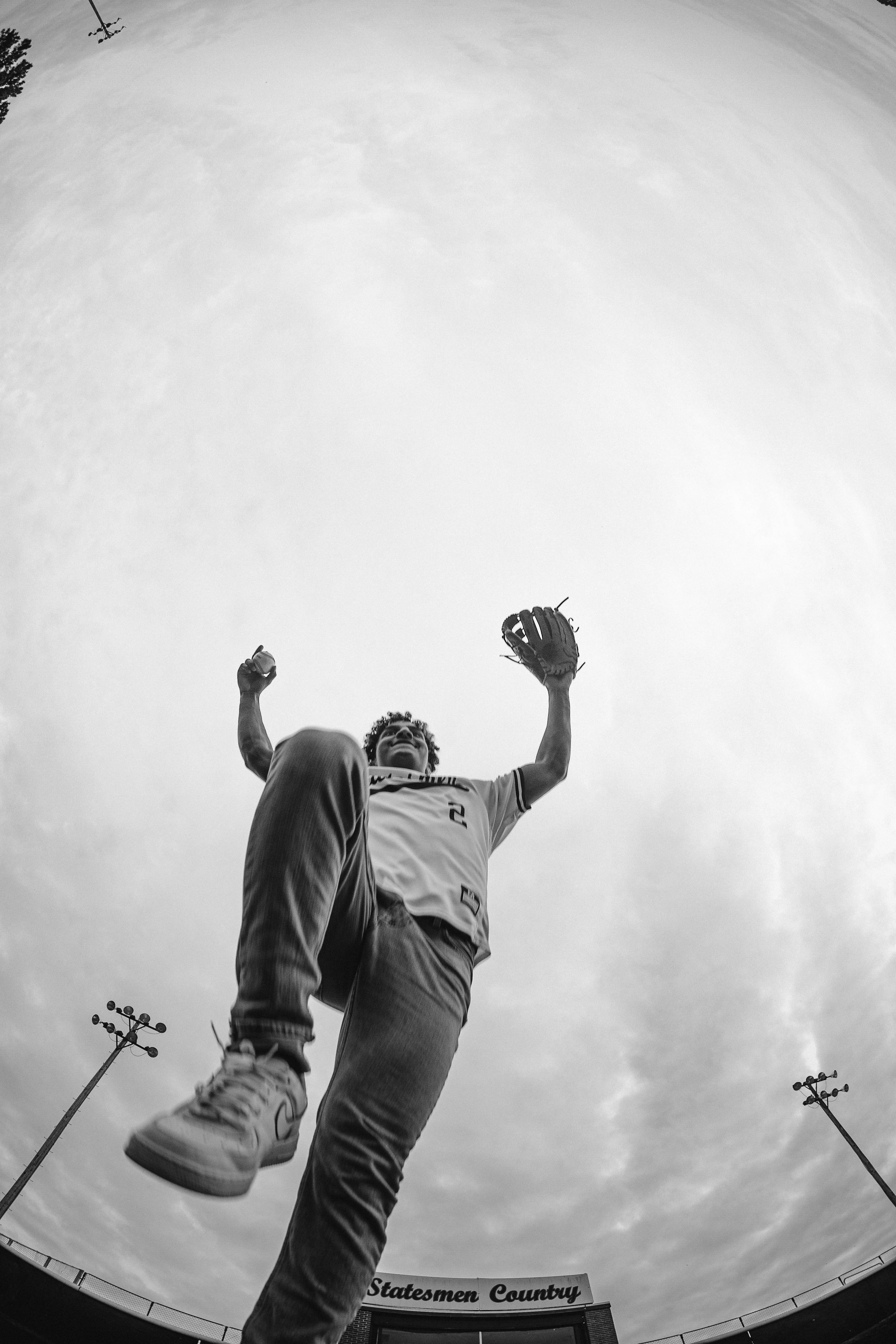 f/5.6 (8-15mm)