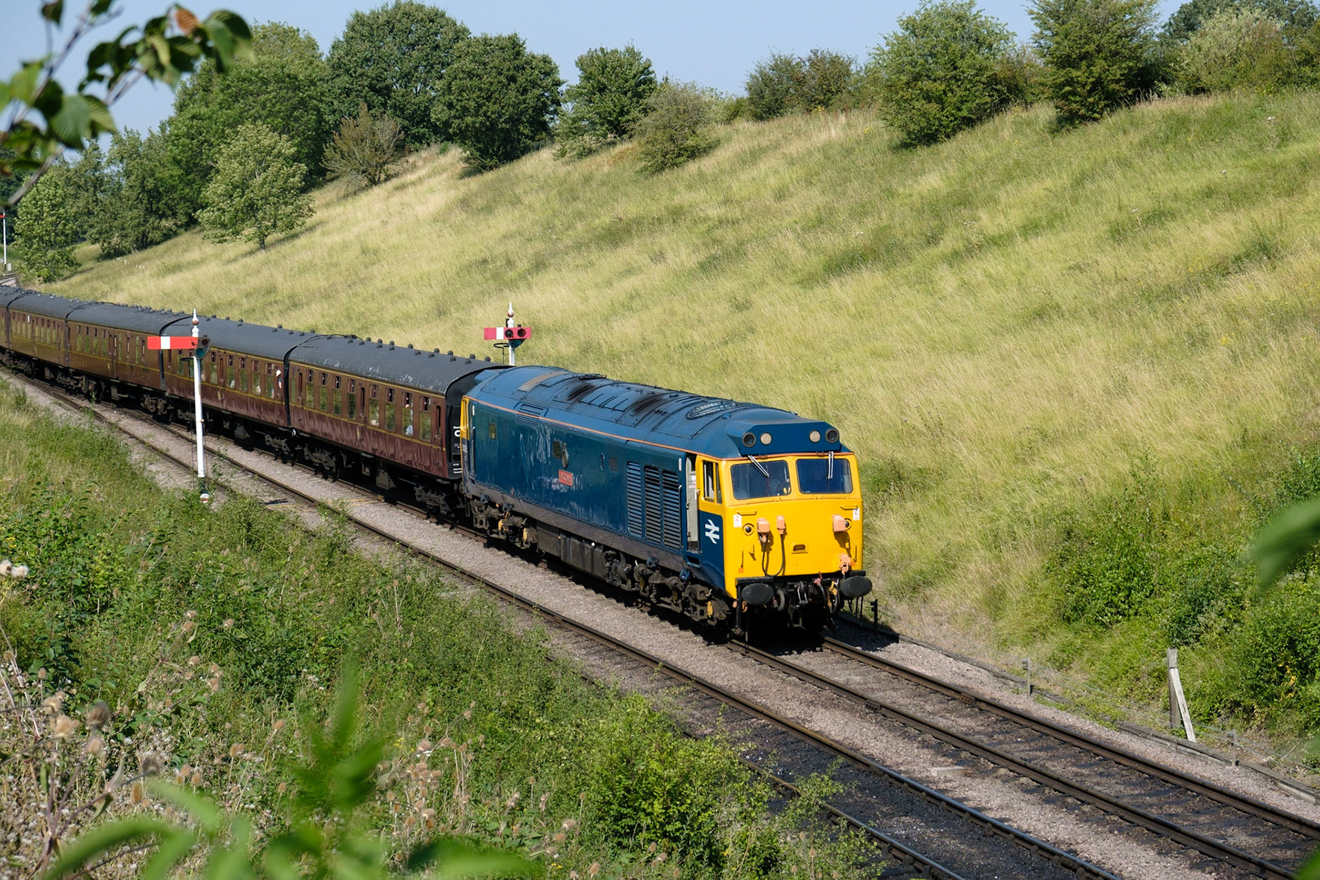 50 035 about to enter Toddington