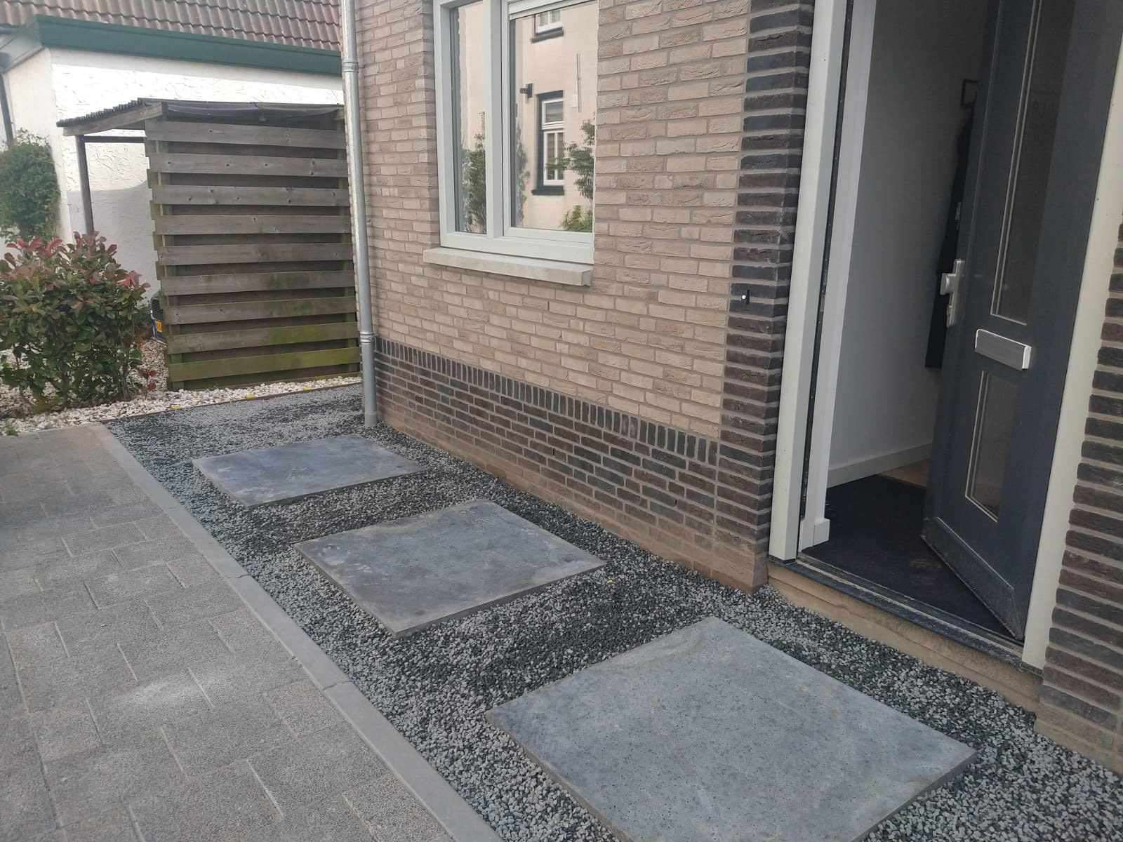 Foto 13: Eindresultaat voortuin.