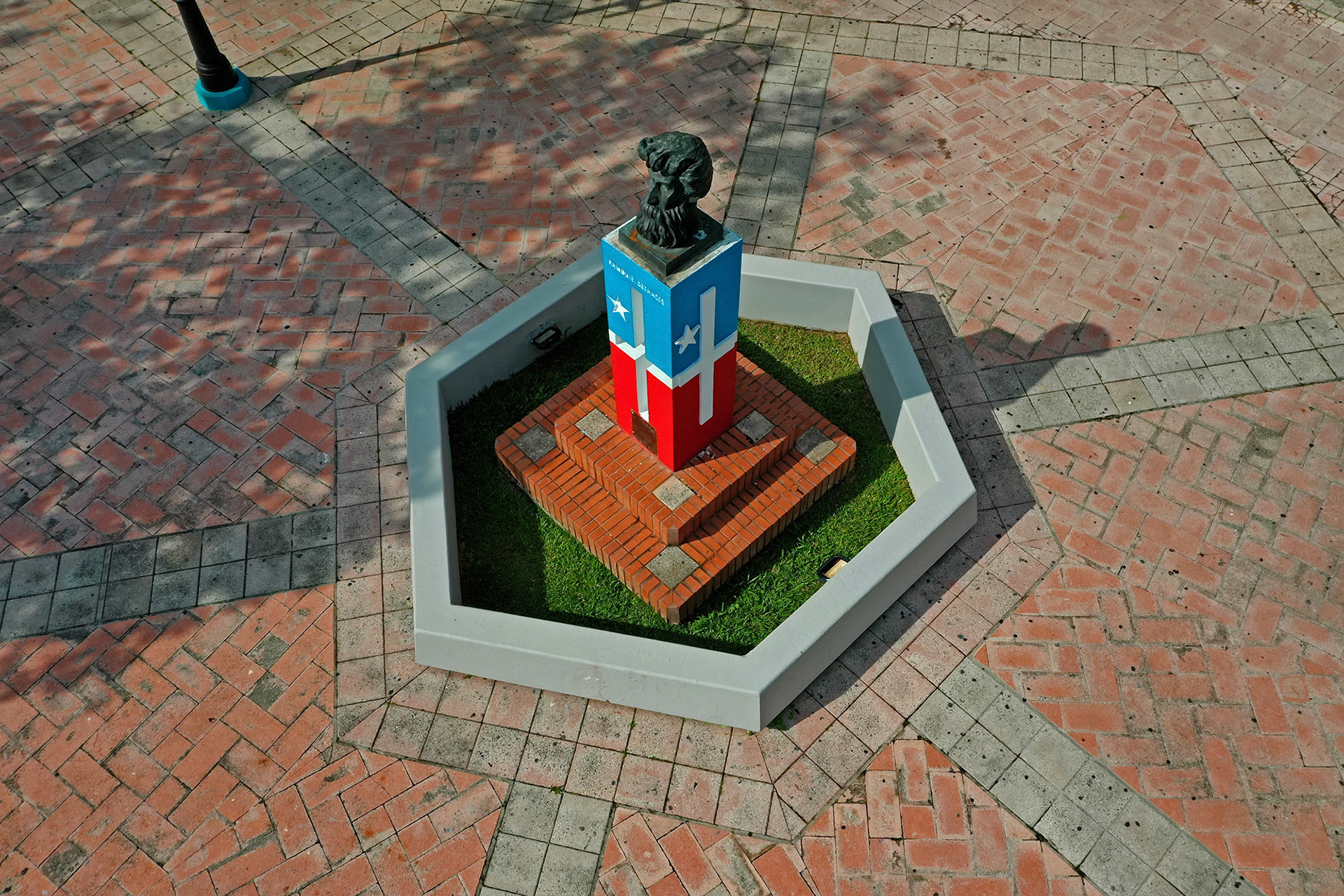 Monumento a Betances, Lares