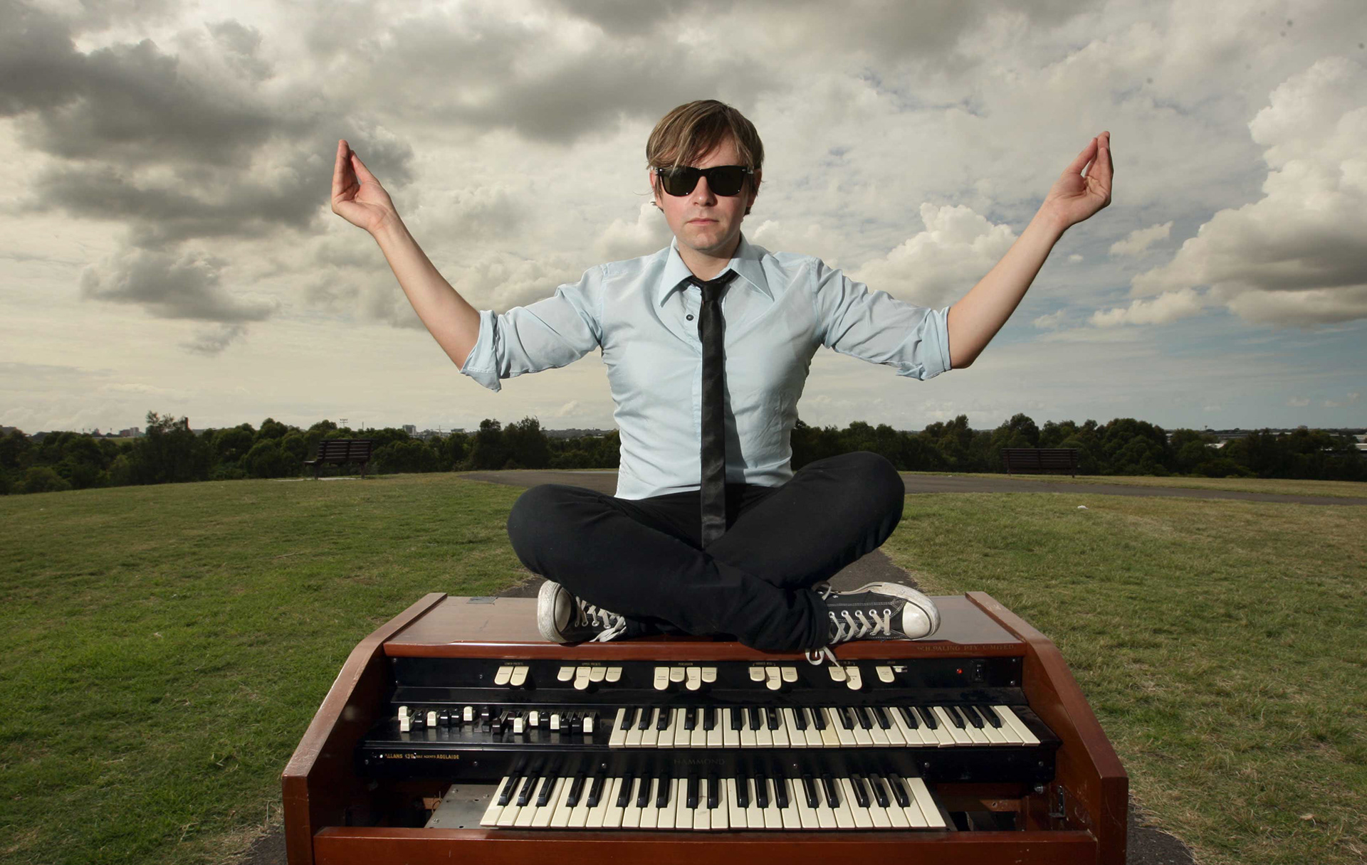 Lachlan Doley - Hammond Organ (The Hands, Powderfinger) Picture © Chris Pavlich/mX
