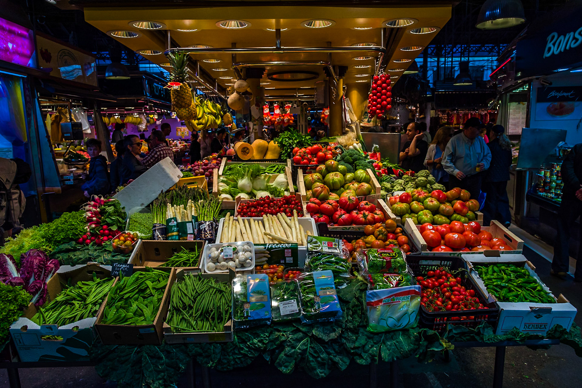 Fruit & Veg beautifully displayed at La Boqueria