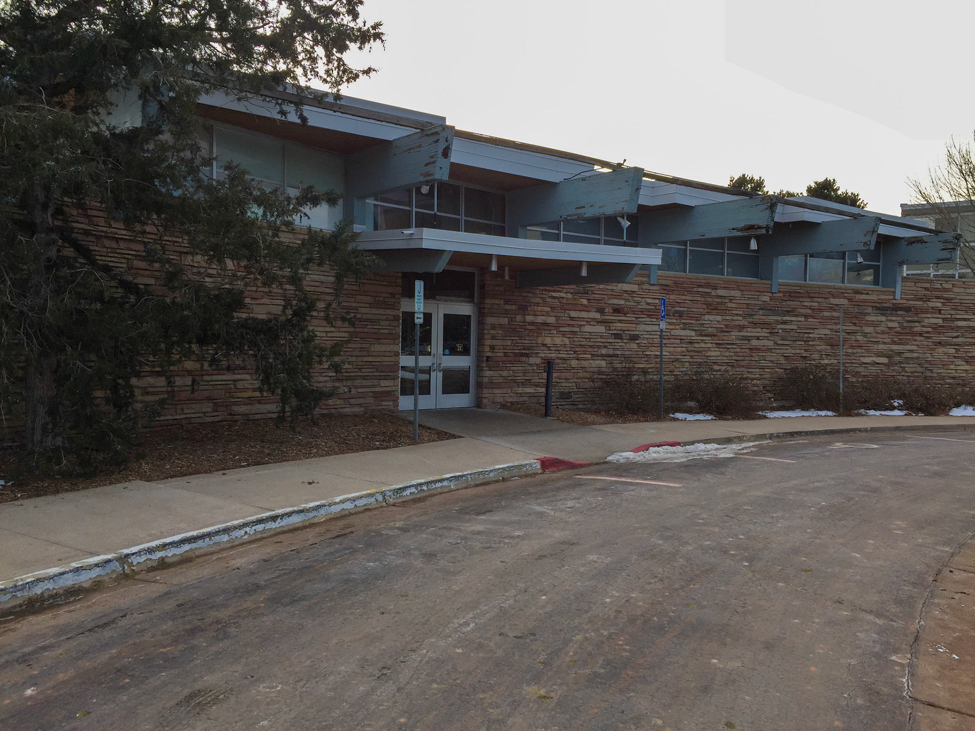 Front entrance of Aylesworth Hall