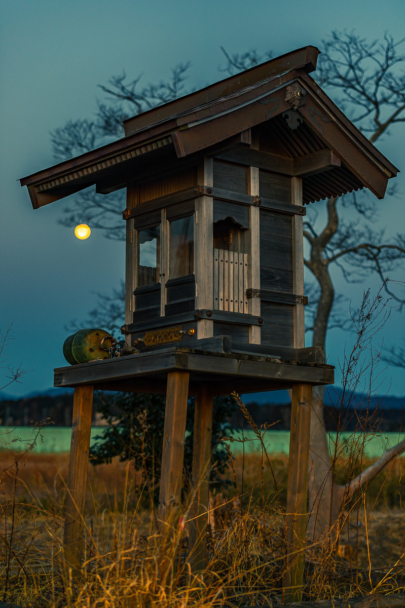 Moonset, Hachiman Shrine II